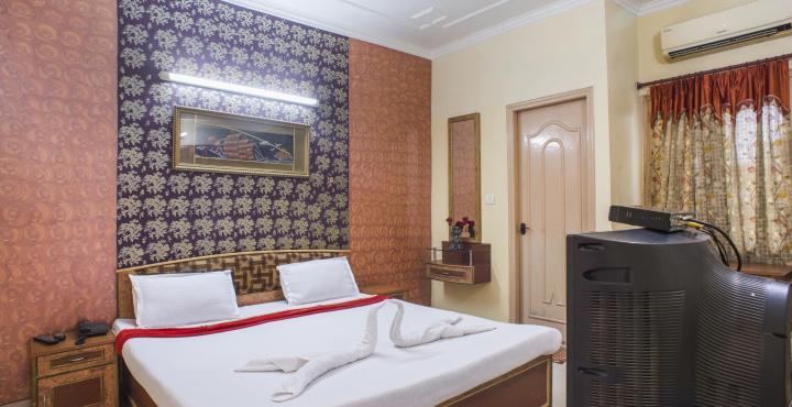 Oyo 12221 M House Hotel 3*