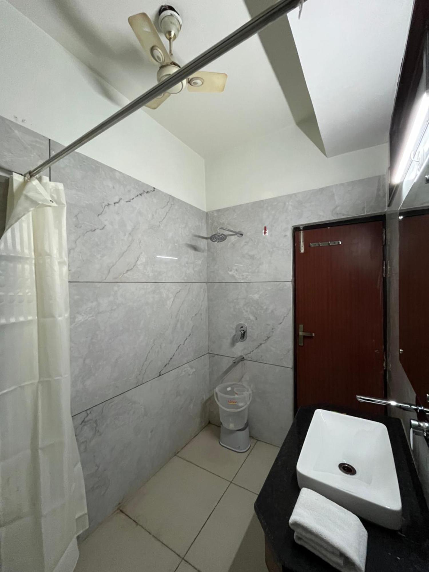 S R Palace 3* Agra (Uttar Pradesh)
