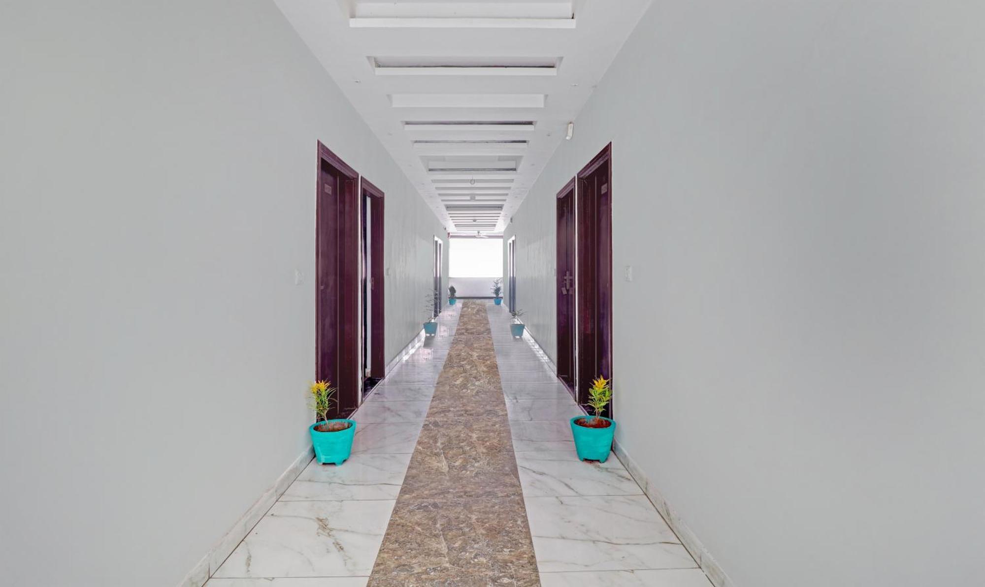 Golden Heights Hotel Agra (Uttar Pradesh)