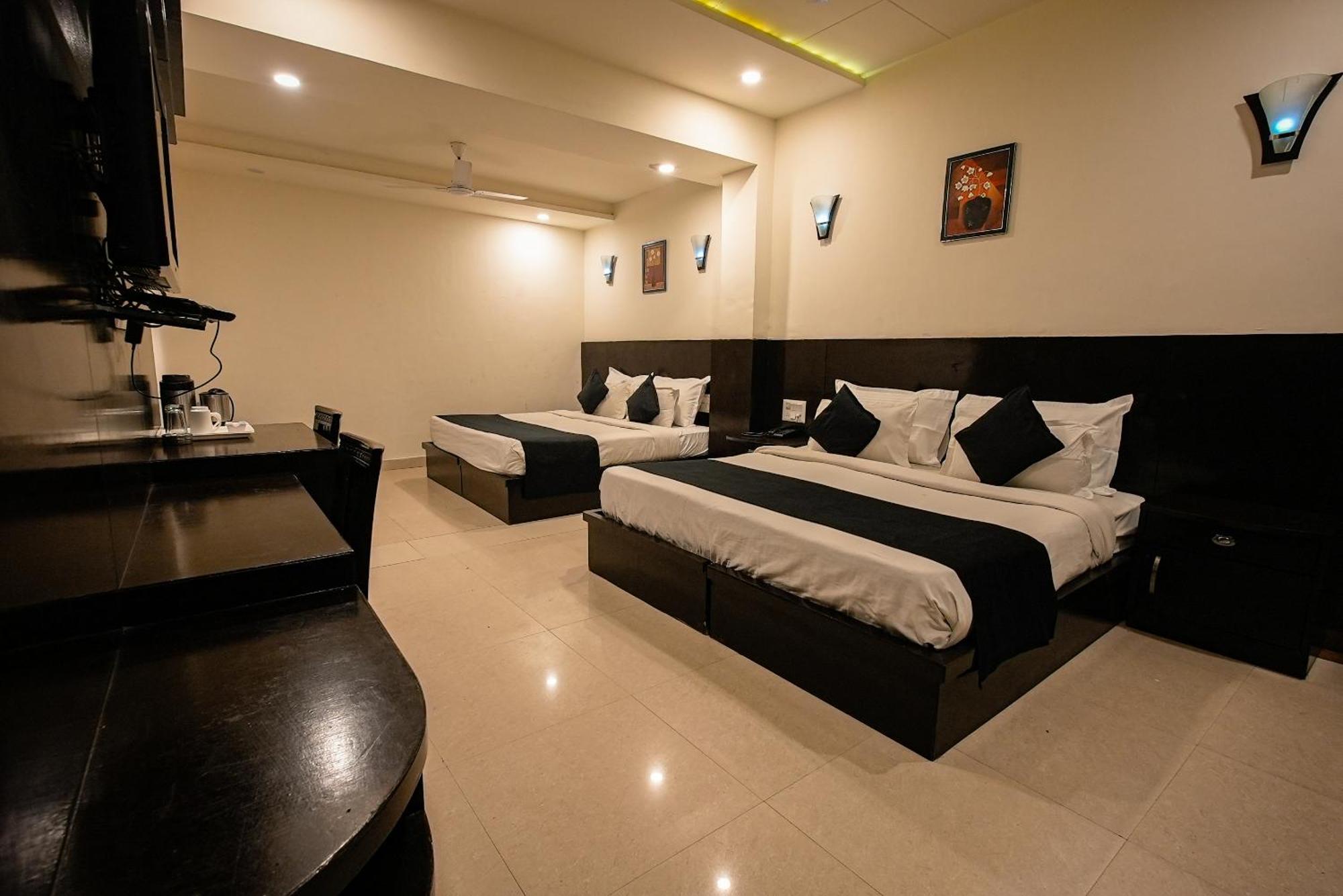 Hotel Dazzling East Gate 3*