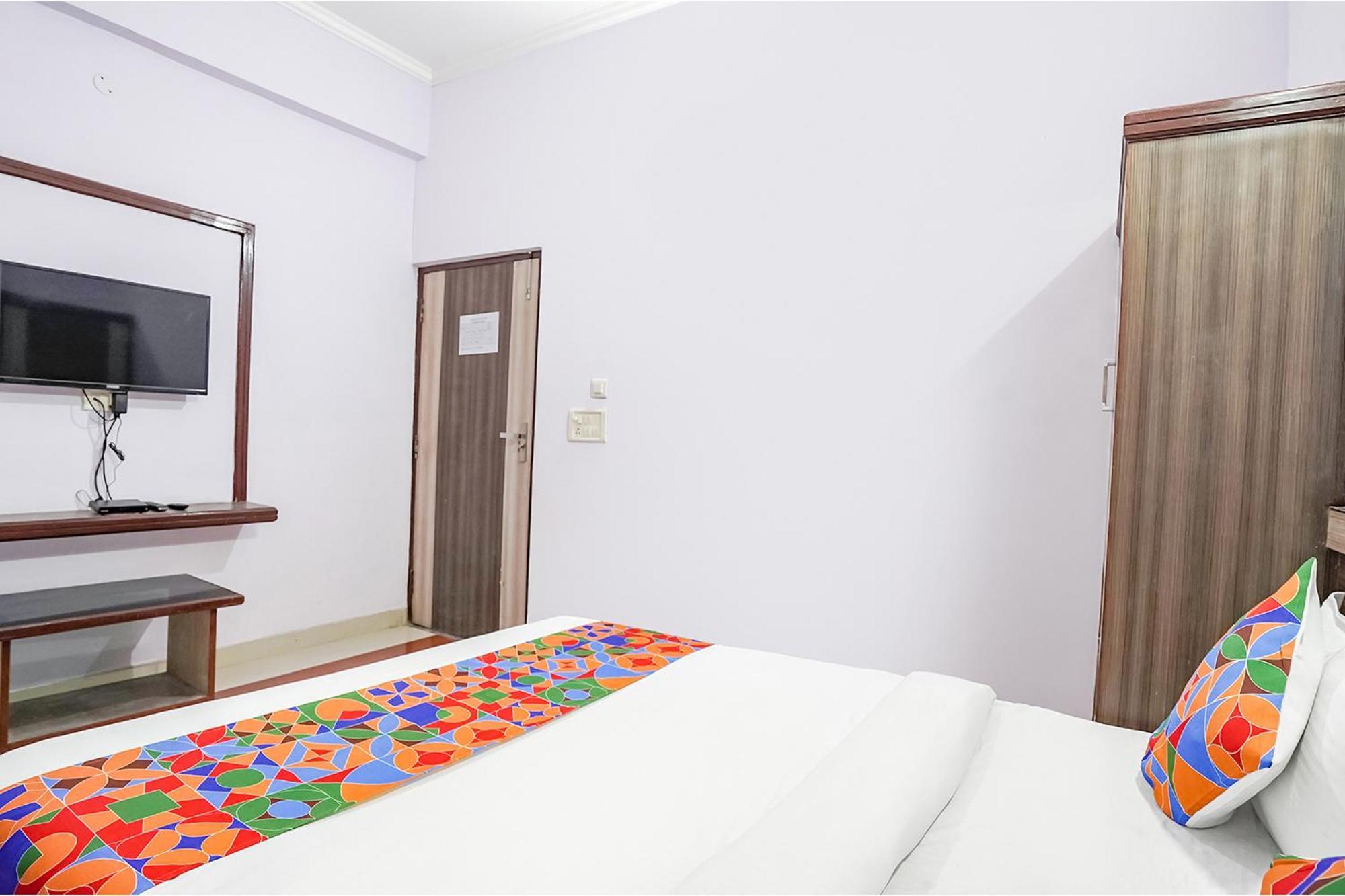 Hotel Golden Heights 3*