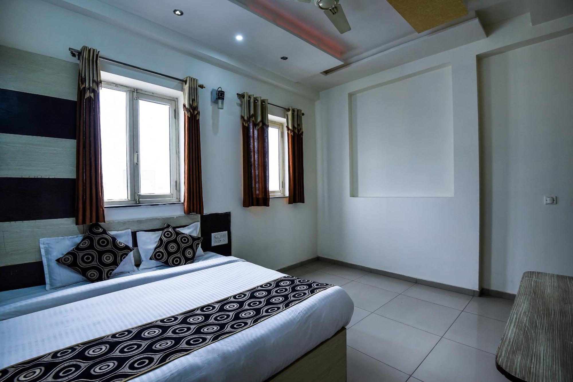 Oyo Flagship Alpine Agra (Uttar Pradesh)