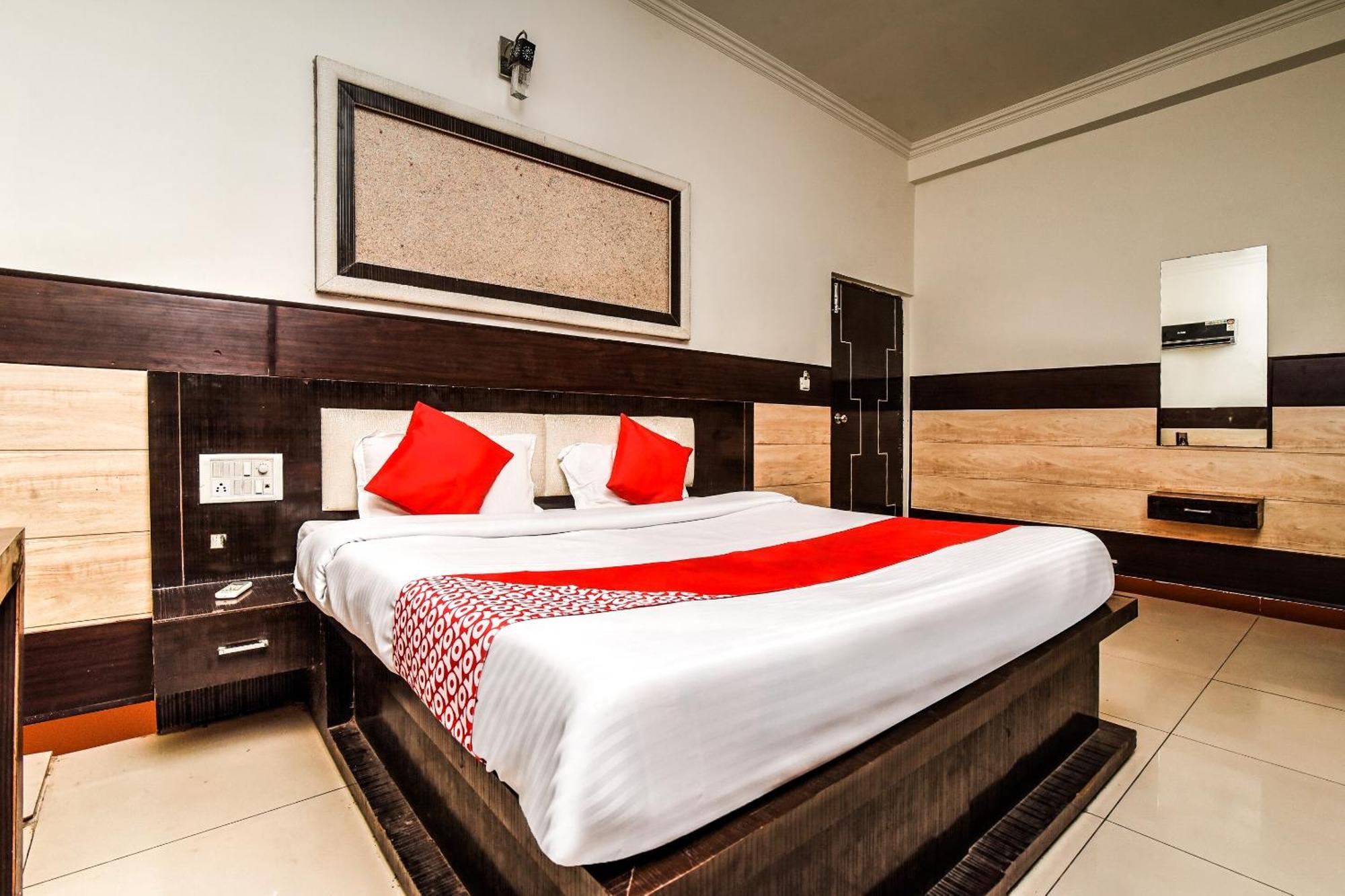Hotel Oyo Flagship Alpine 3*