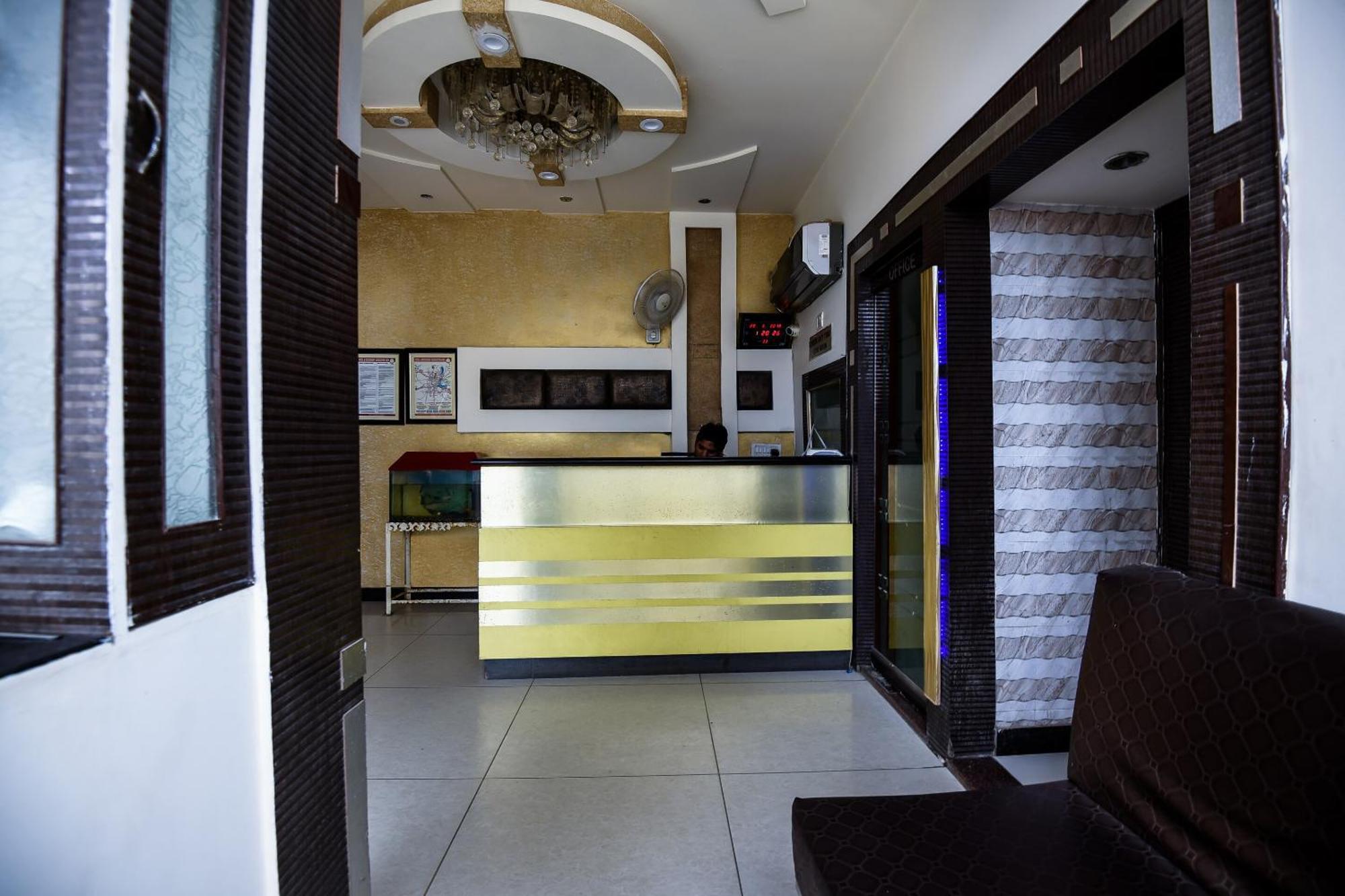 Oyo Flagship Alpine Hotel 3*