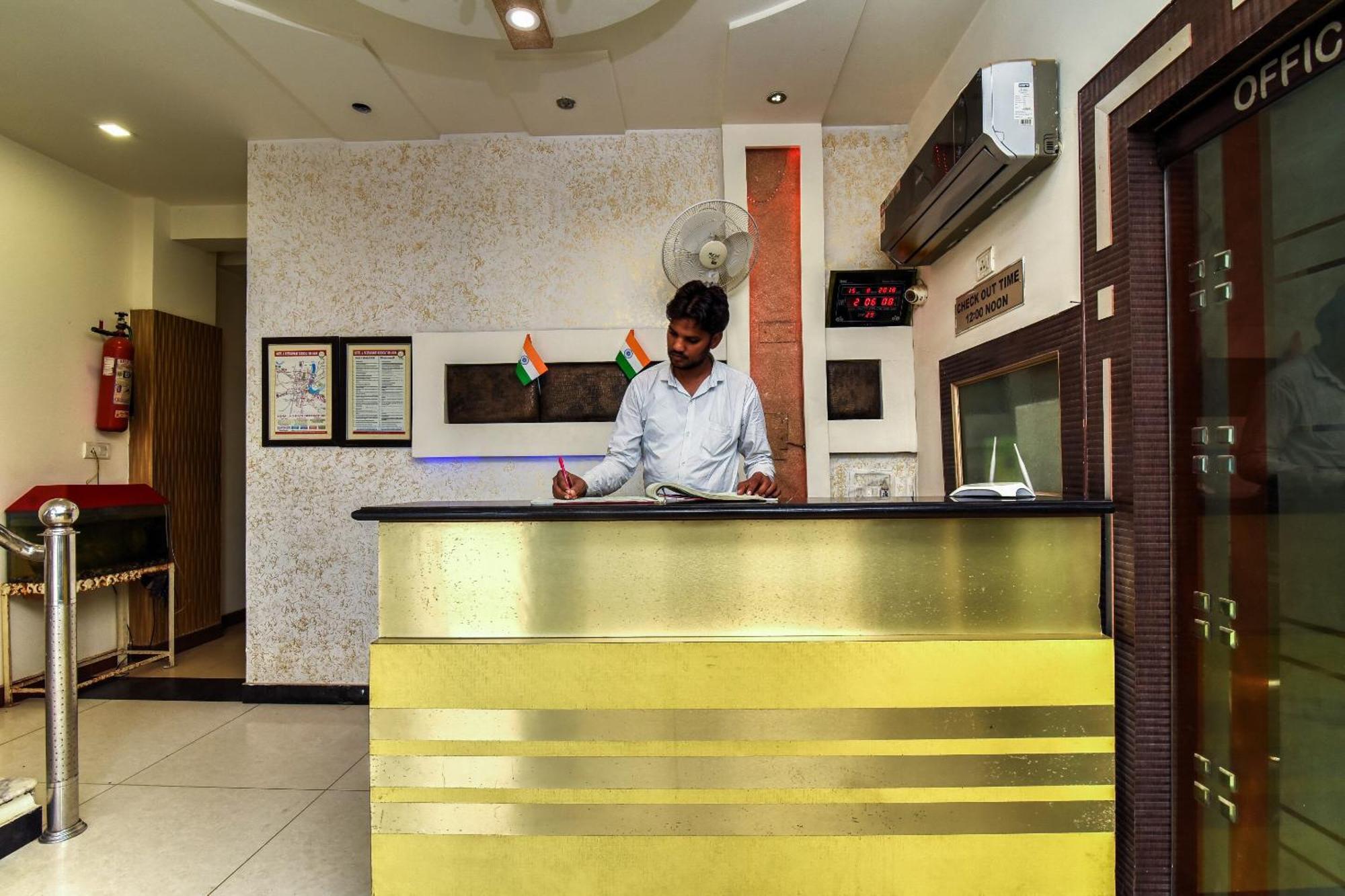 Oyo Flagship Alpine Agra (Uttar Pradesh)