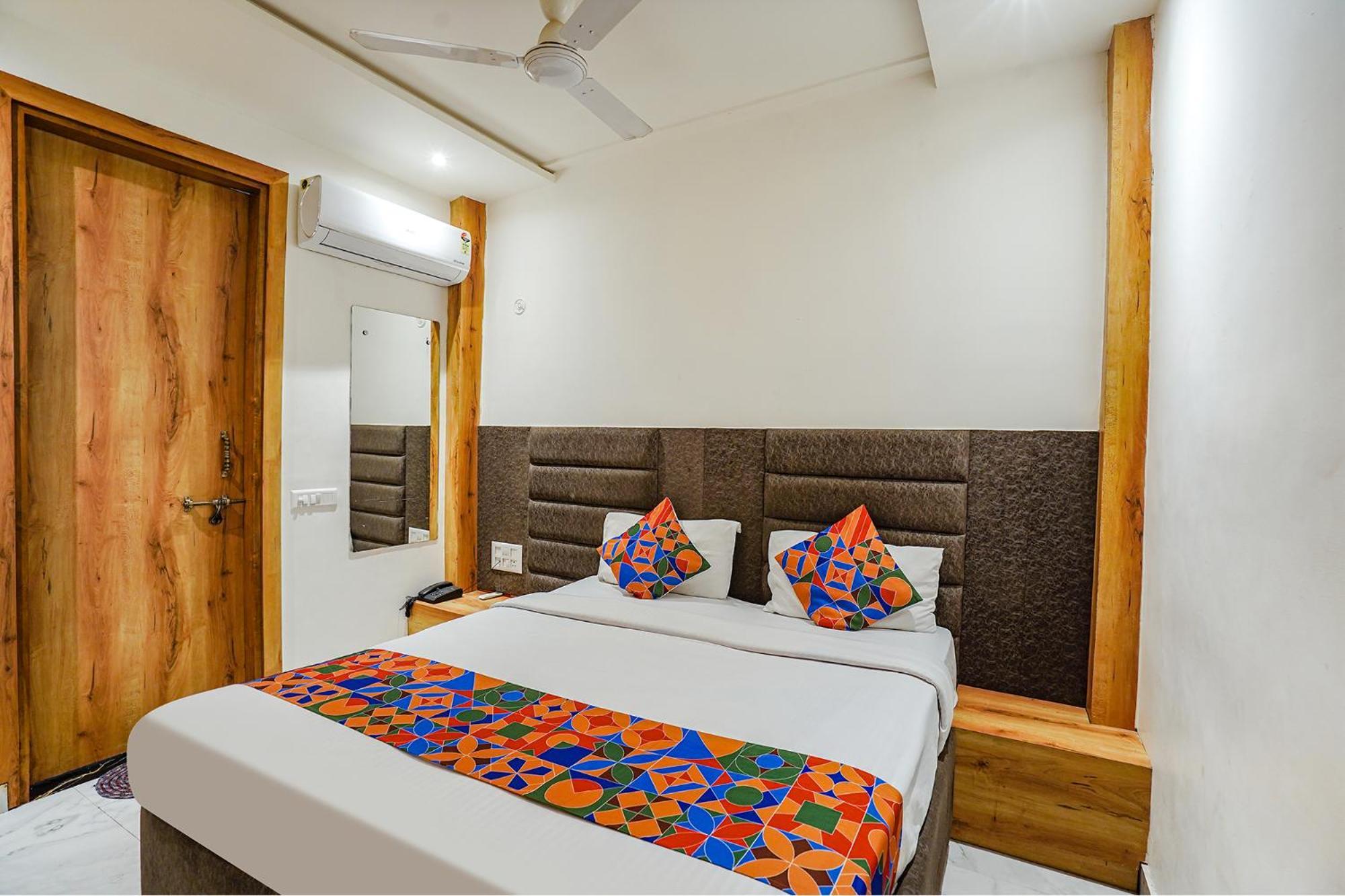 Fabhotel Rv Palace Guest house