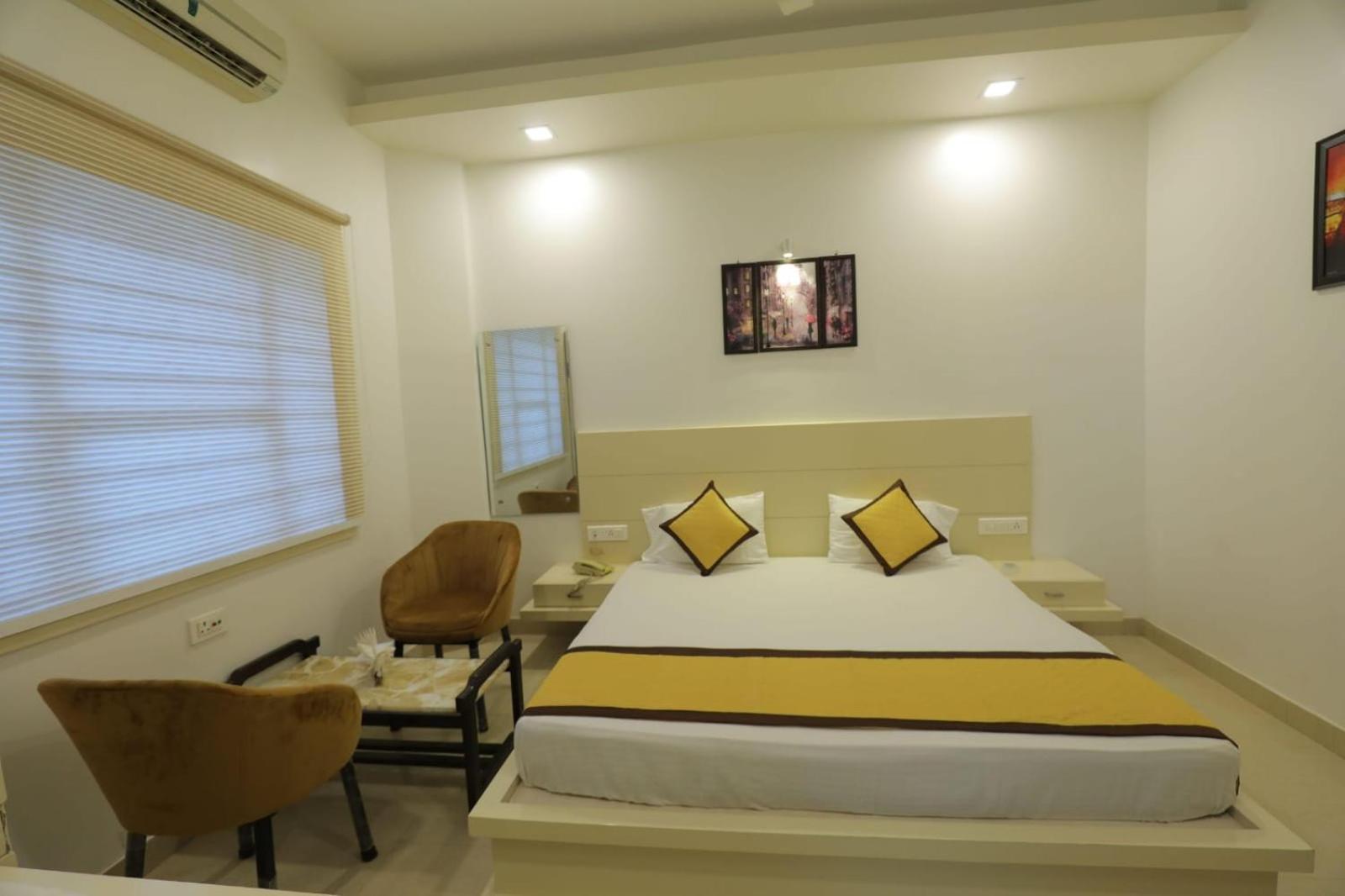 Sahibs Red Carpet - Family & Corporate Hotel Agra (Uttar Pradesh)
