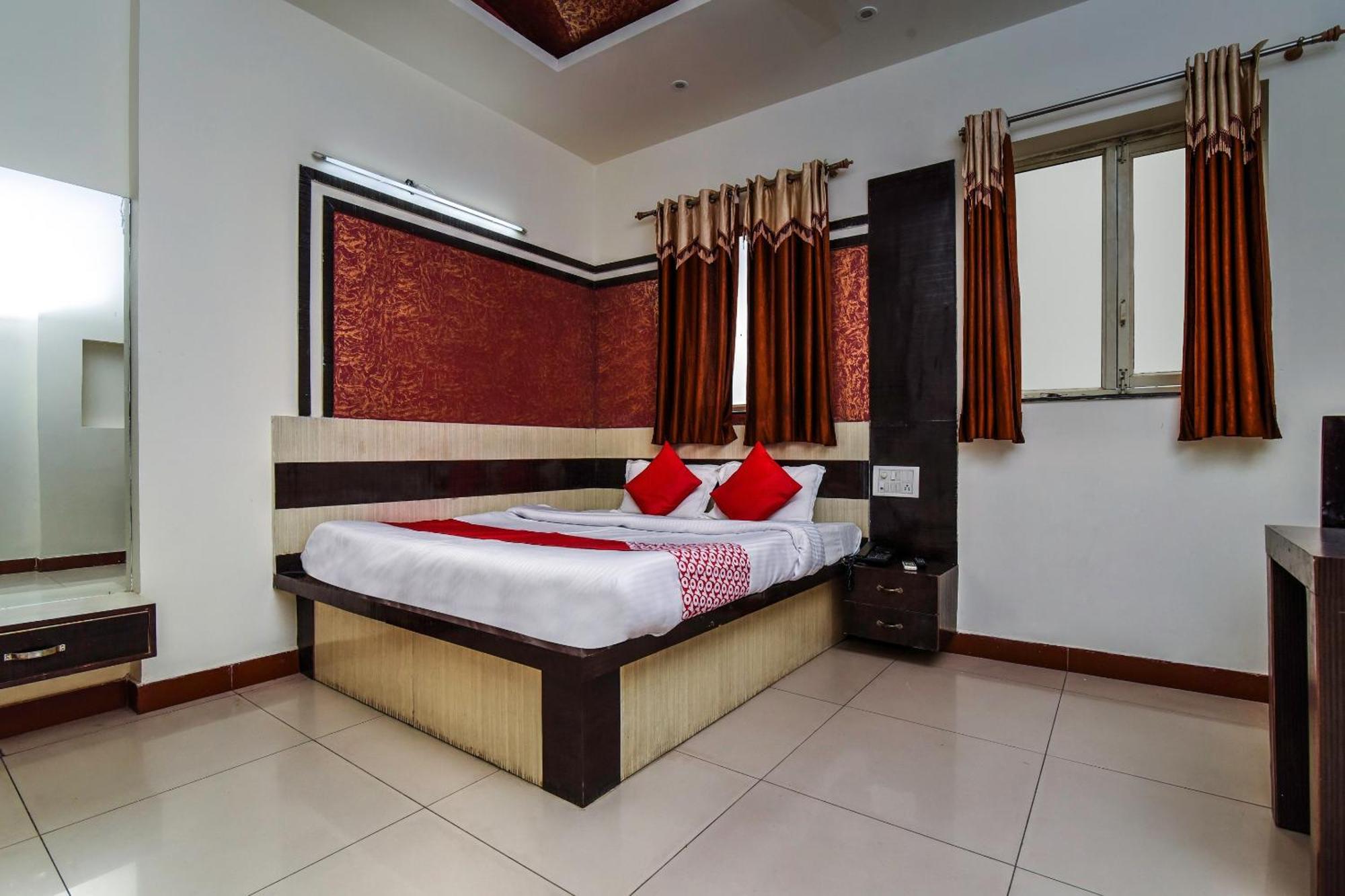 Hotel Oyo Flagship Alpine Agra (Uttar Pradesh)