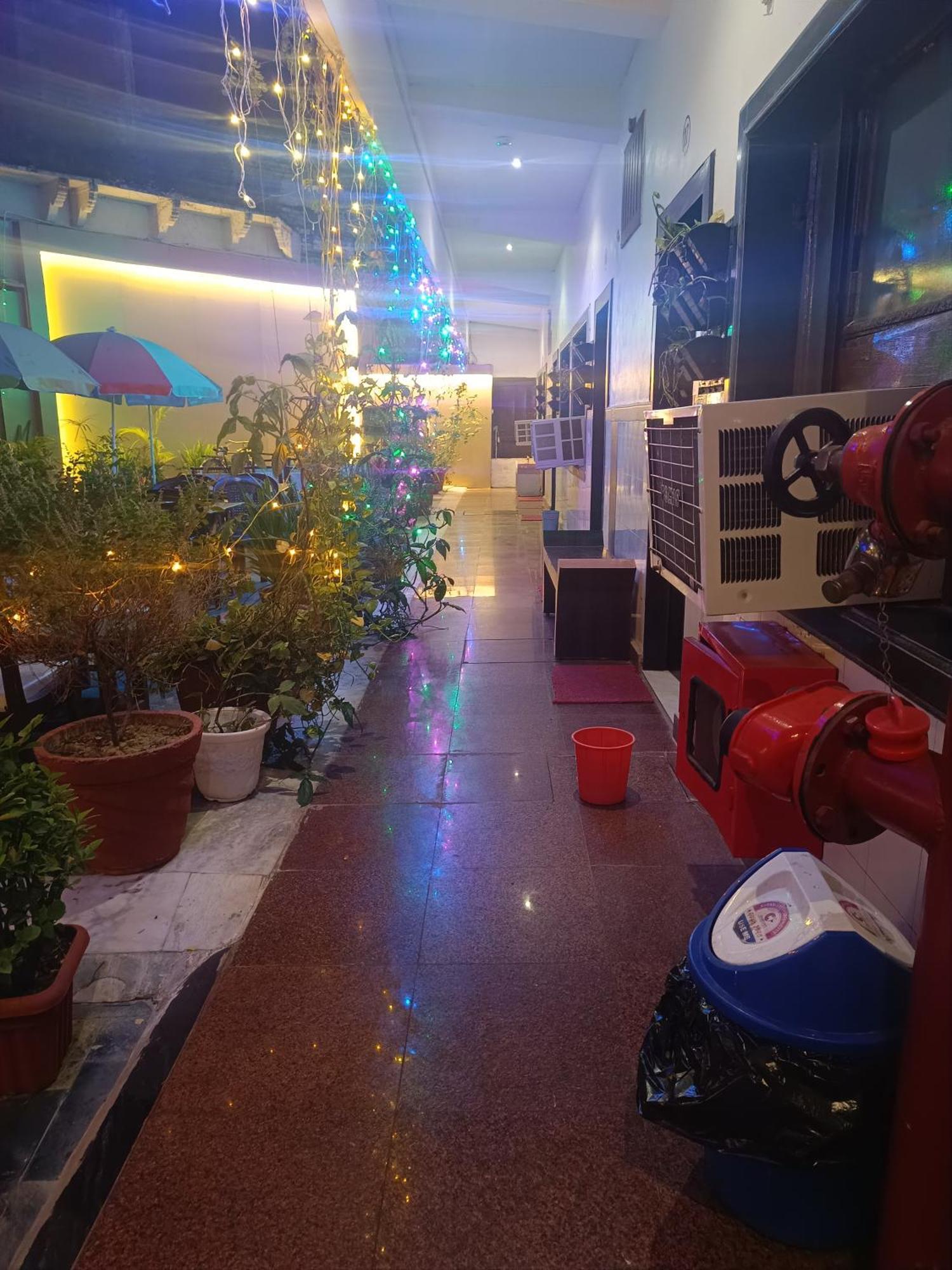 Sidhartha Walking Distance From Tajmahal Agra (Uttar Pradesh)