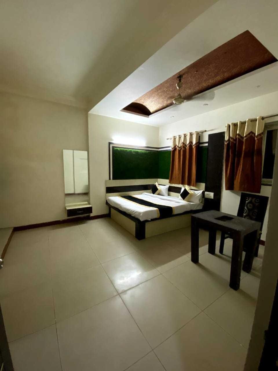 Hotel Oyo Flagship Alpine 3*