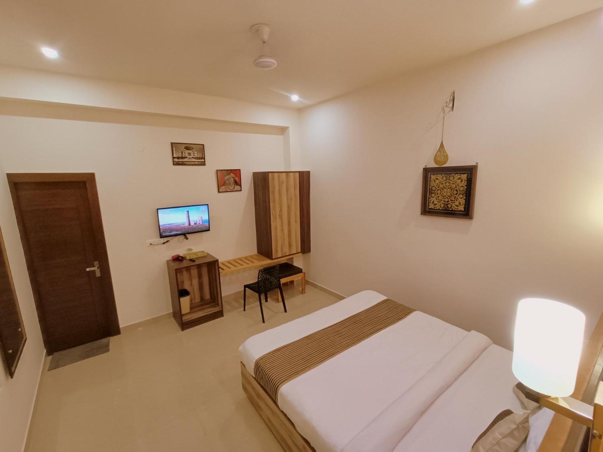 The Hideout Agra Near Taj Homestay *
