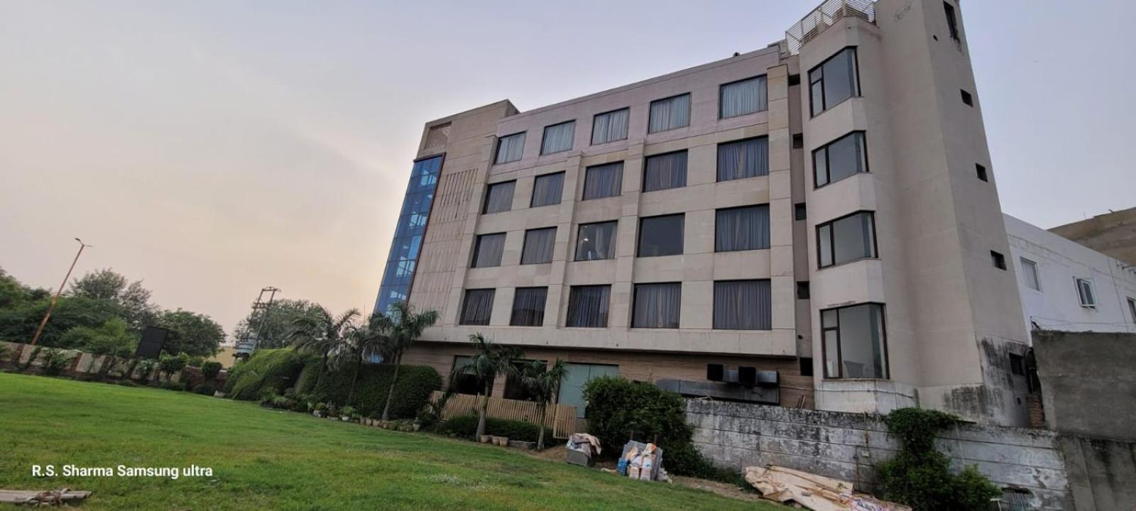 Maple Grand Hotel 3*
