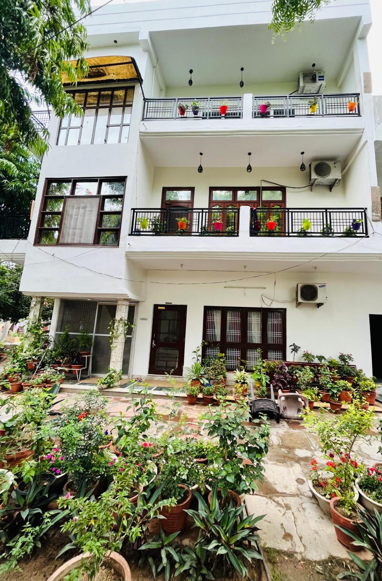 Alibaba's Indiana Bed & Breakfast Agra (Uttar Pradesh)
