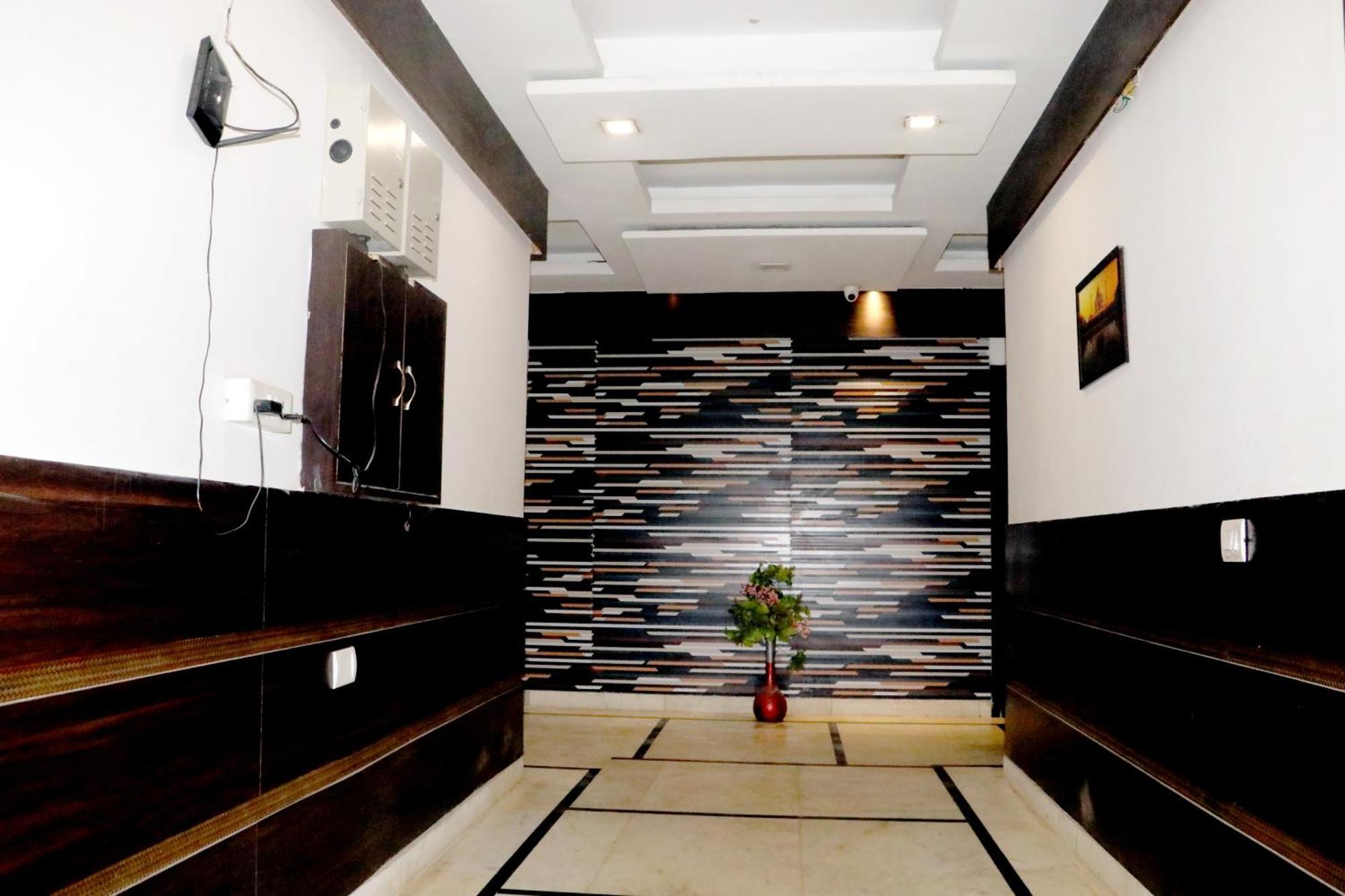 Hotel Riya Palace- Near Idgah Railway Station Agra Agra (Uttar Pradesh)