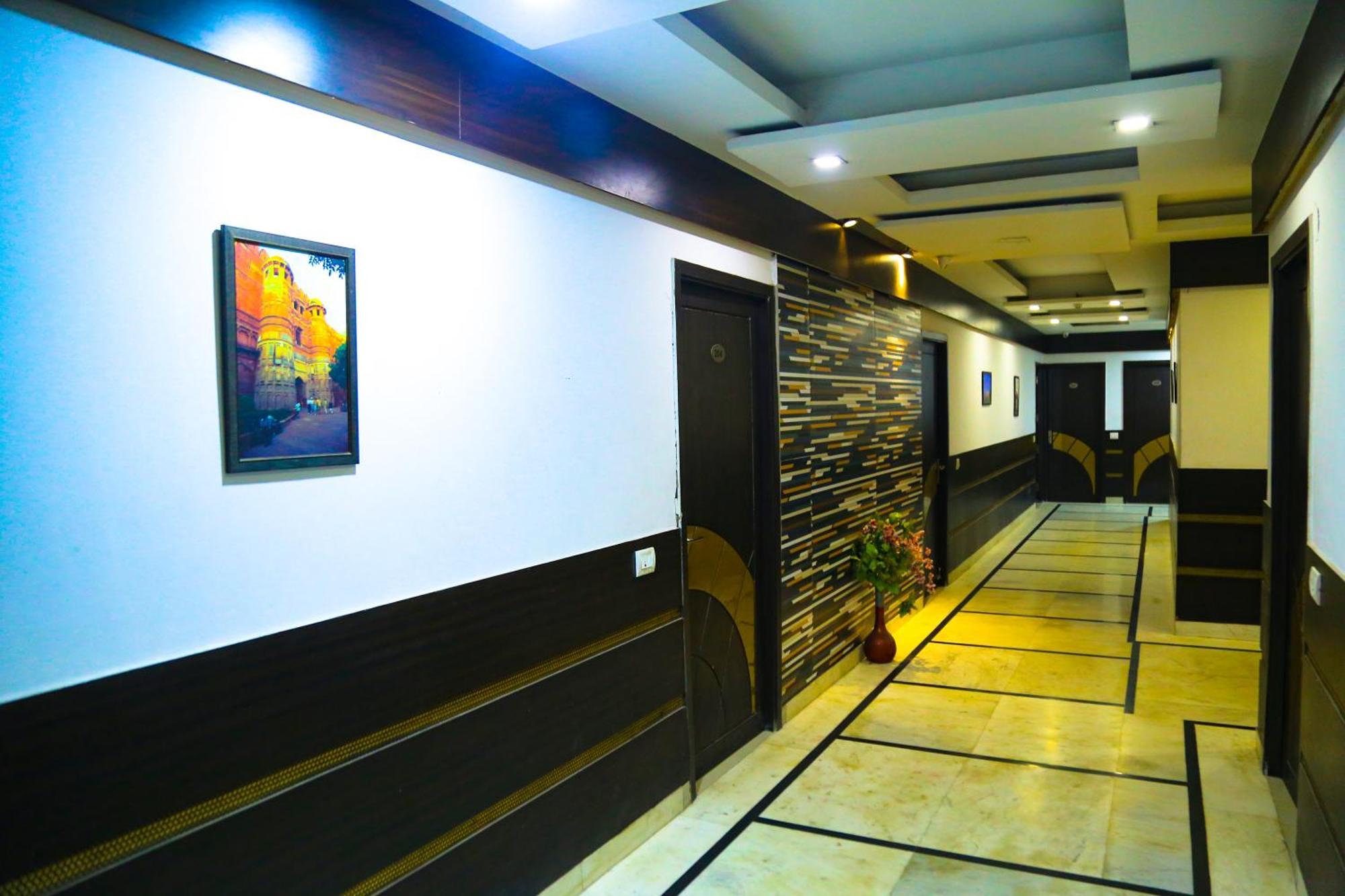 Riya Palace- Near Idgah Railway Station Agra *