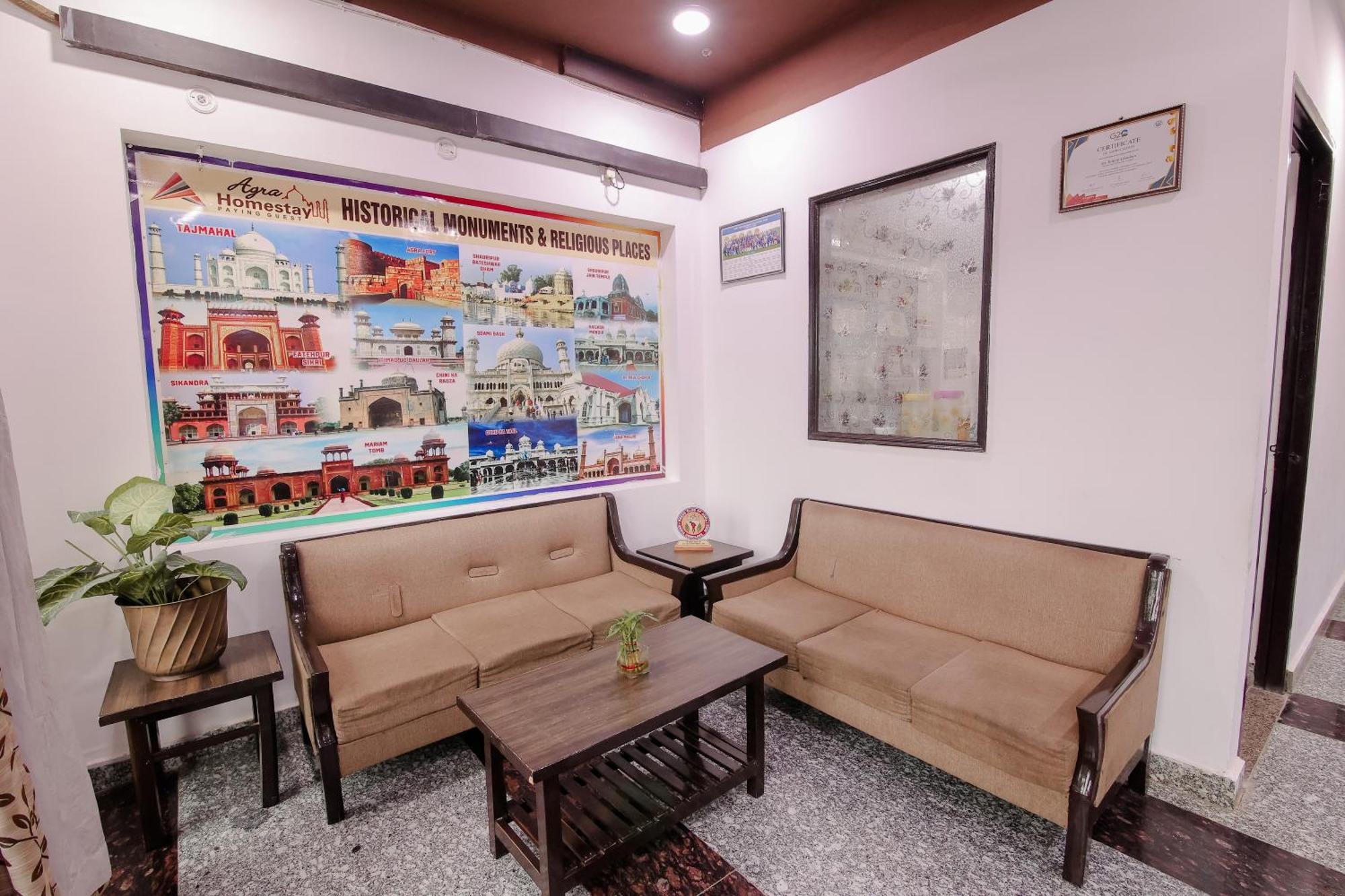 Luxury Taj Homestay, 1km Walking Distance From Taj Mahal East Gate Bed & Breakfast