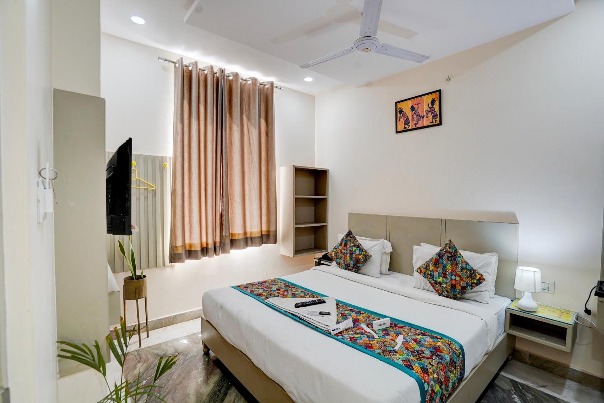 Hotel Taj Holiday 3*