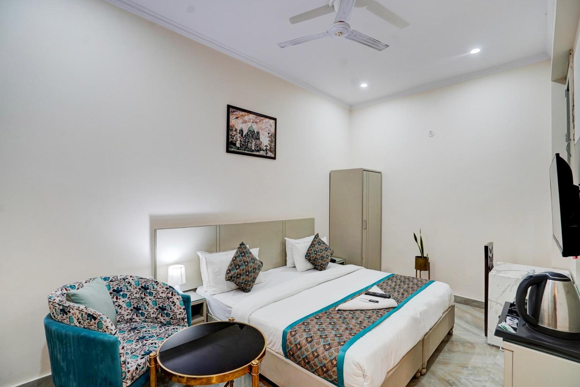 Hotel Taj Holiday
