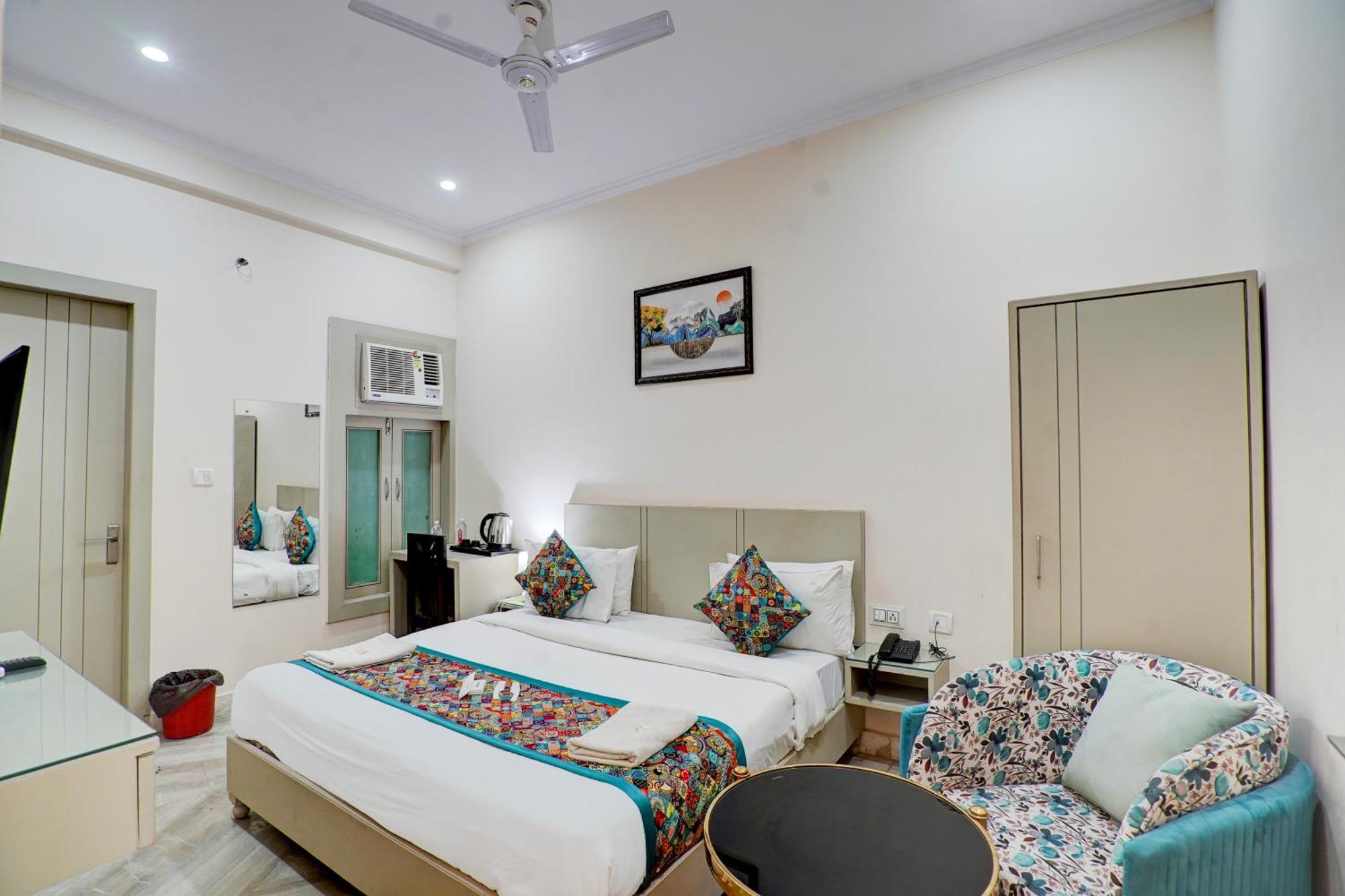 Taj Holiday Hotel