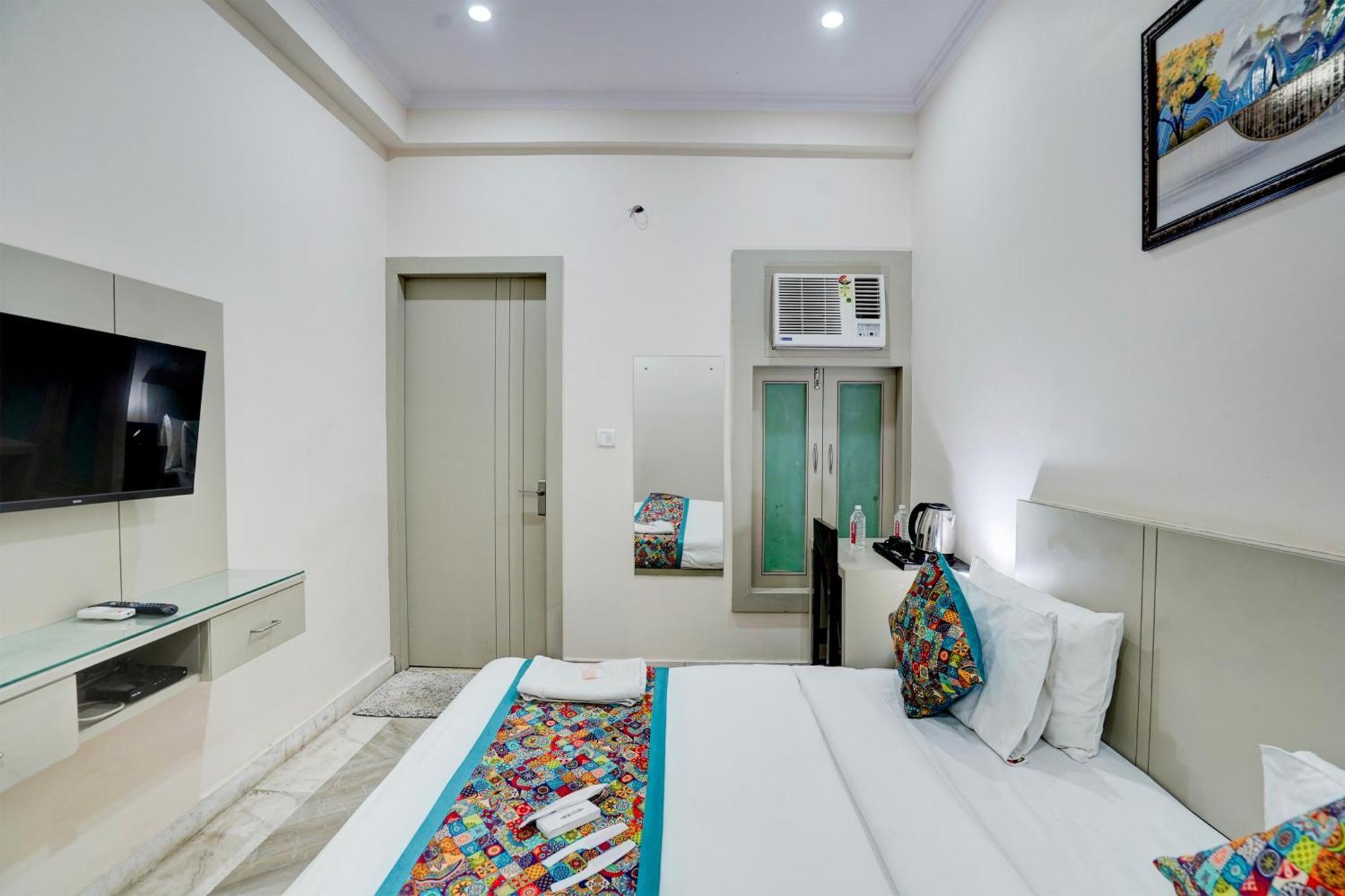 Hotel Taj Holiday