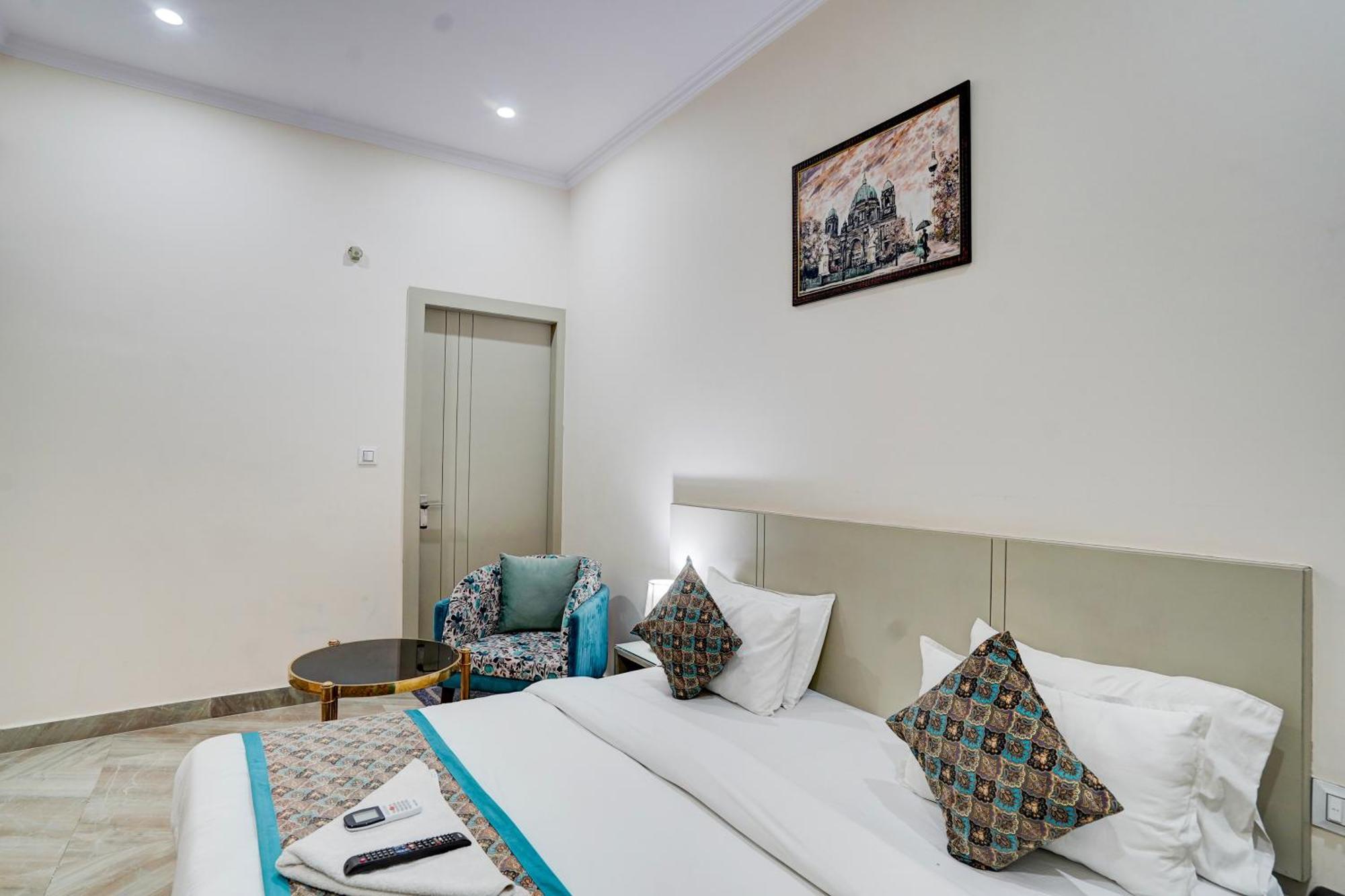 Taj Holiday Hotel