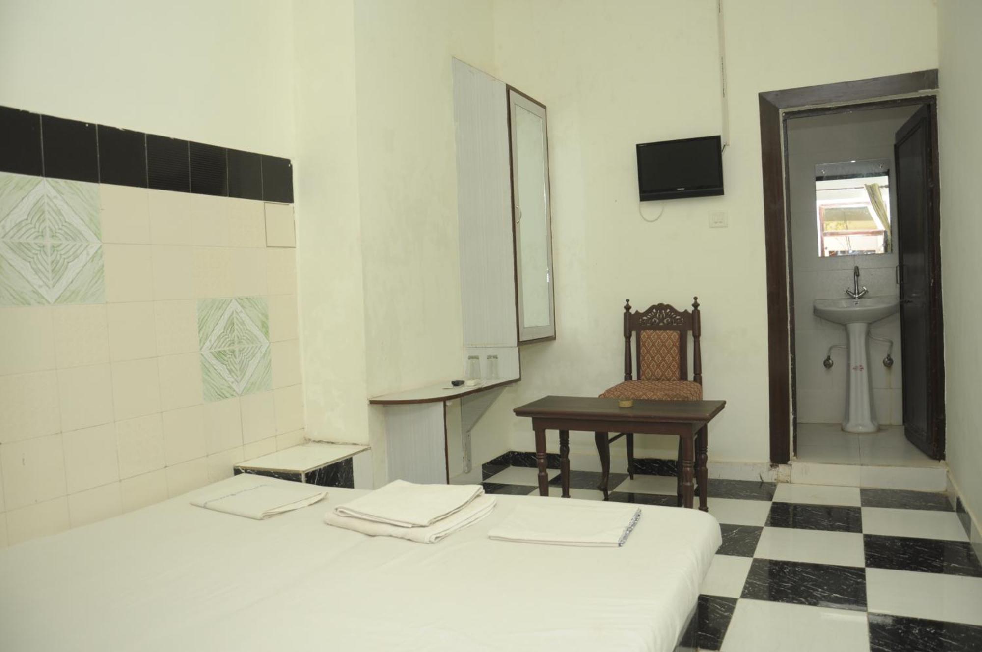 Hotel Sai Palace Walking Distance From Taj Mahal--view Of Taj Mahal *