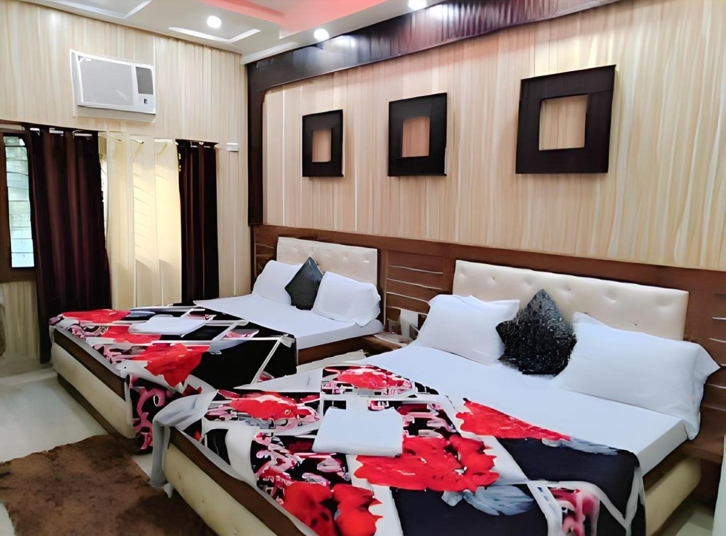 Taj Square A Luxurious Family