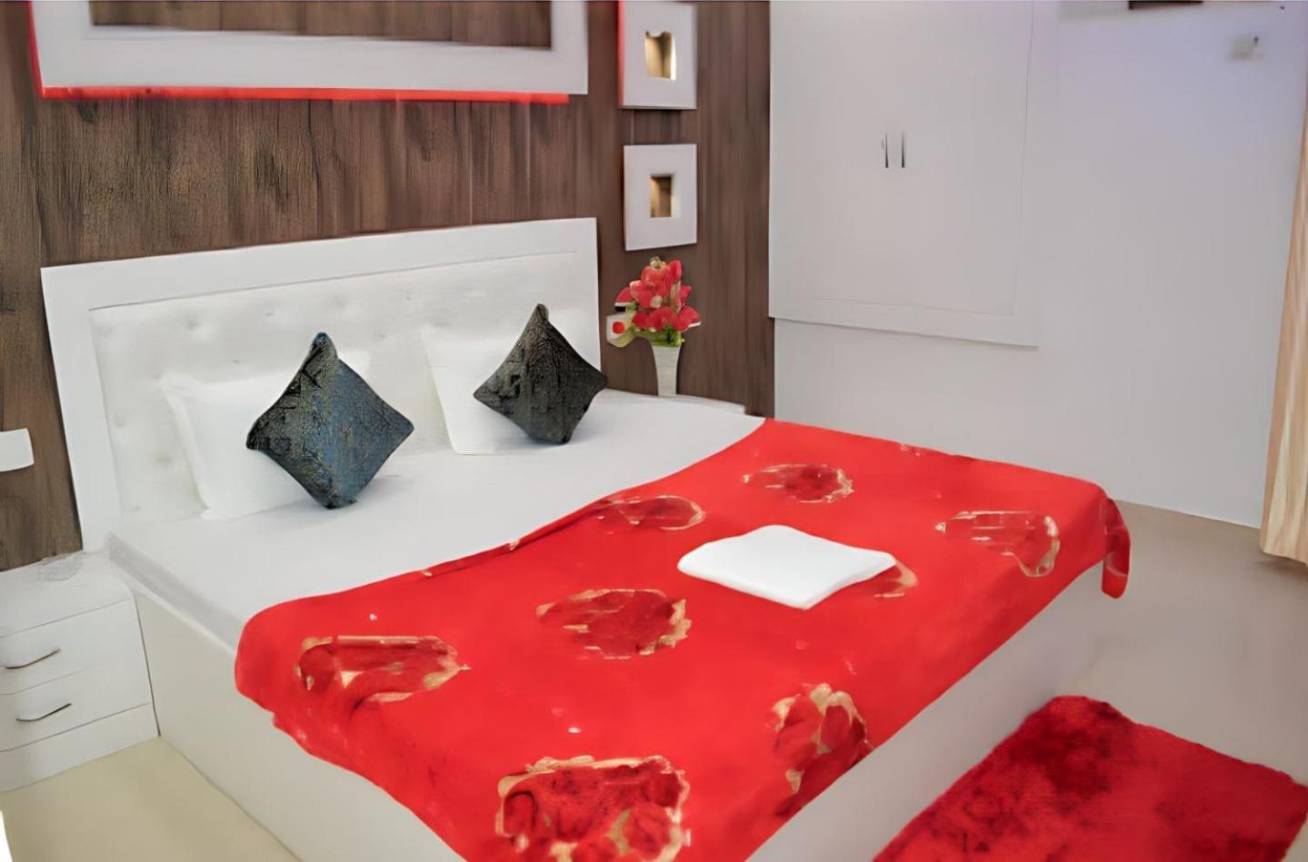 Taj Square A Luxurious Family