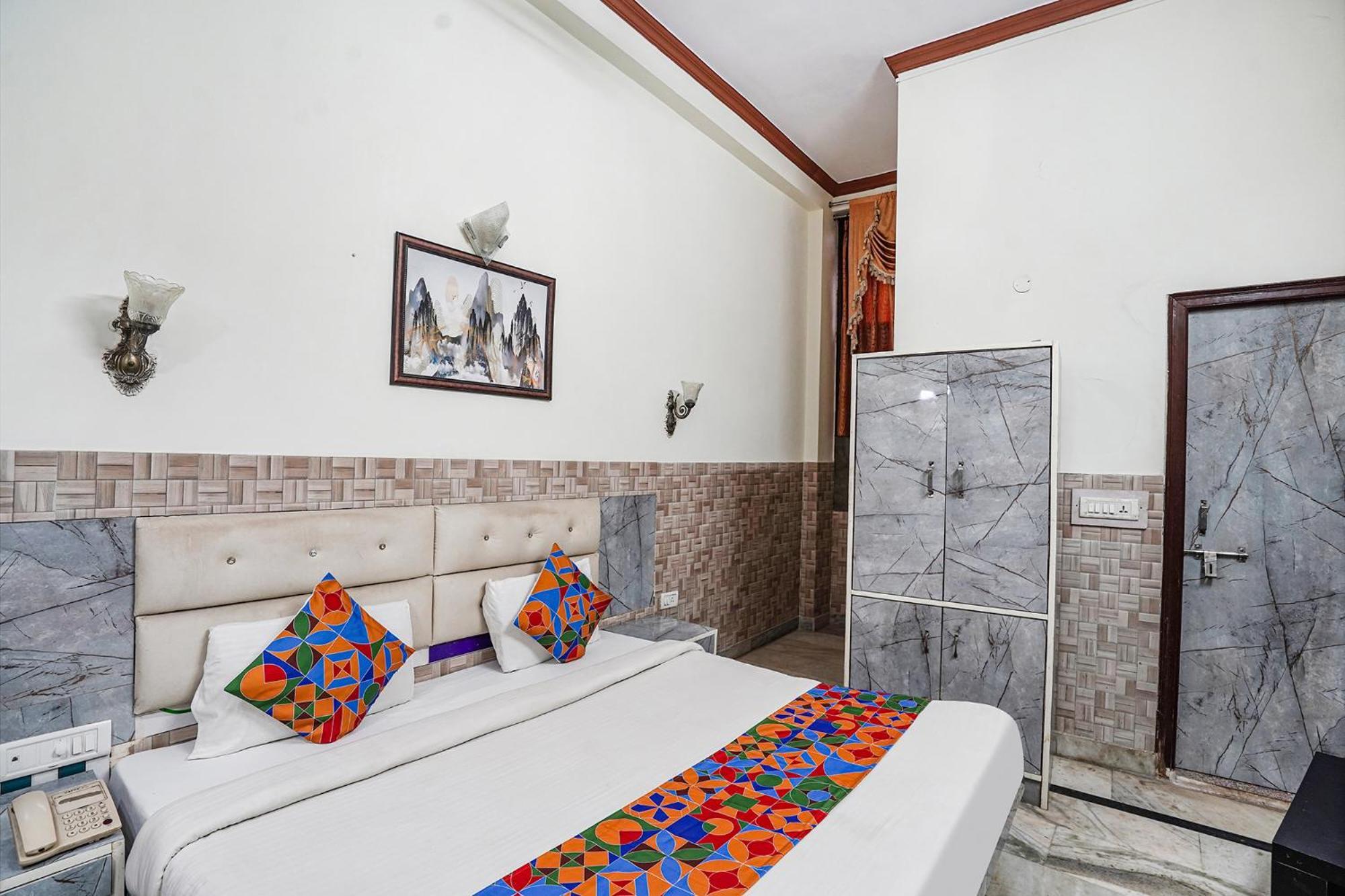 Hotel Fabhotel Sarwan 2*