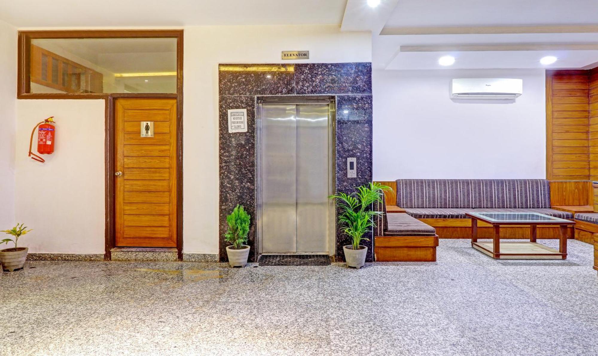 Hotel G B Palace