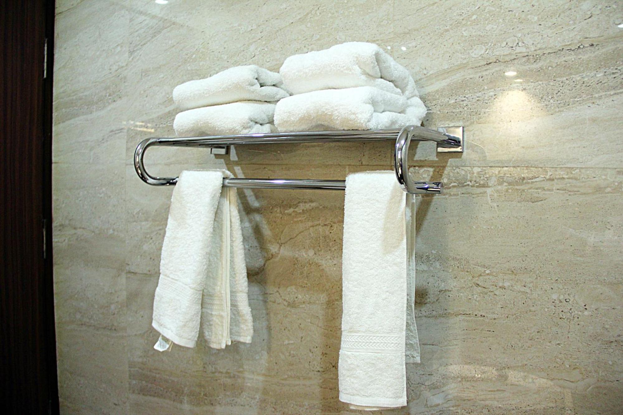 Hotel Taj Heights 3*