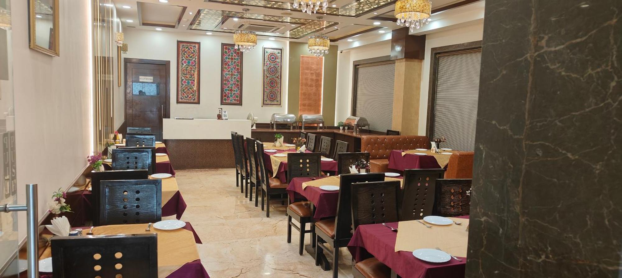 Hotel Taj Heights