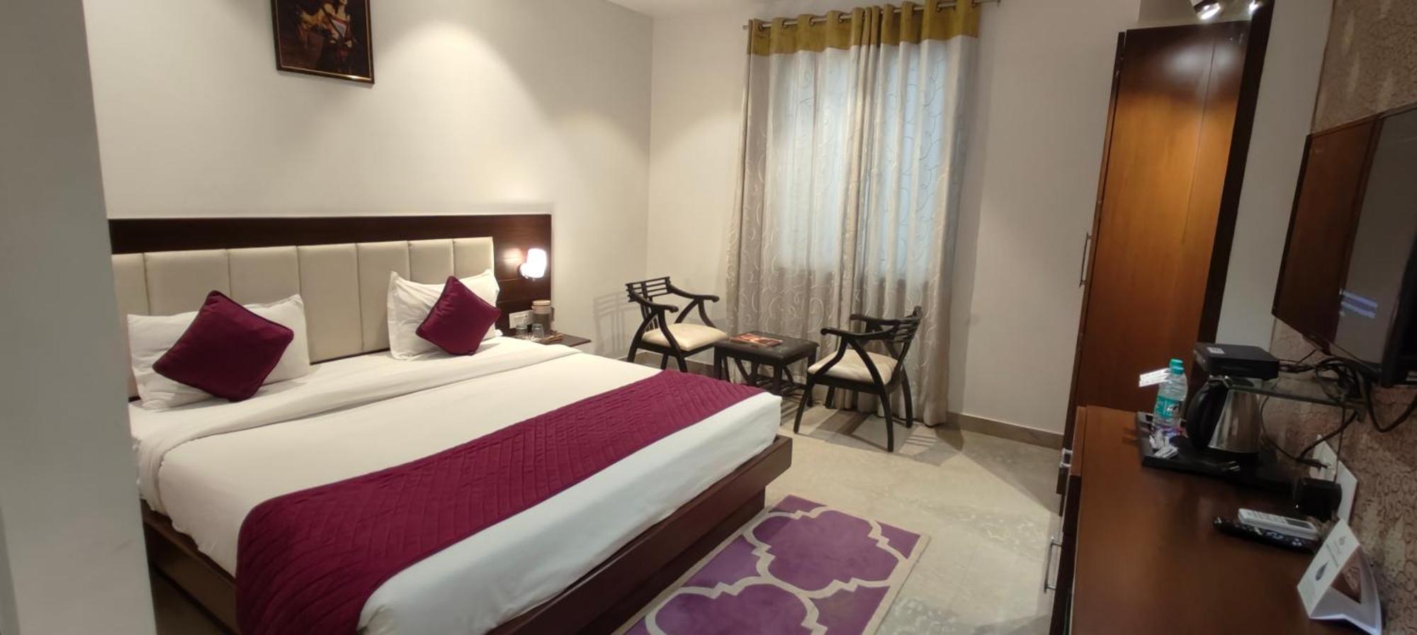 Hotel Taj Heights