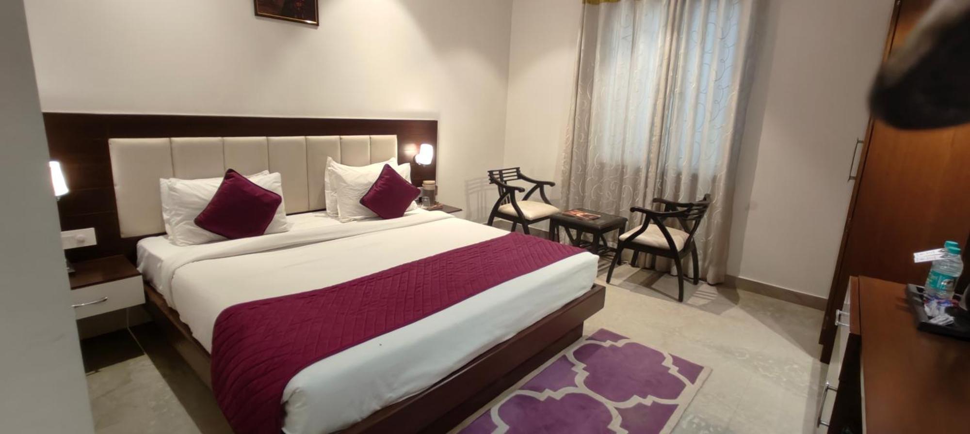 Taj Heights Hotel 3*