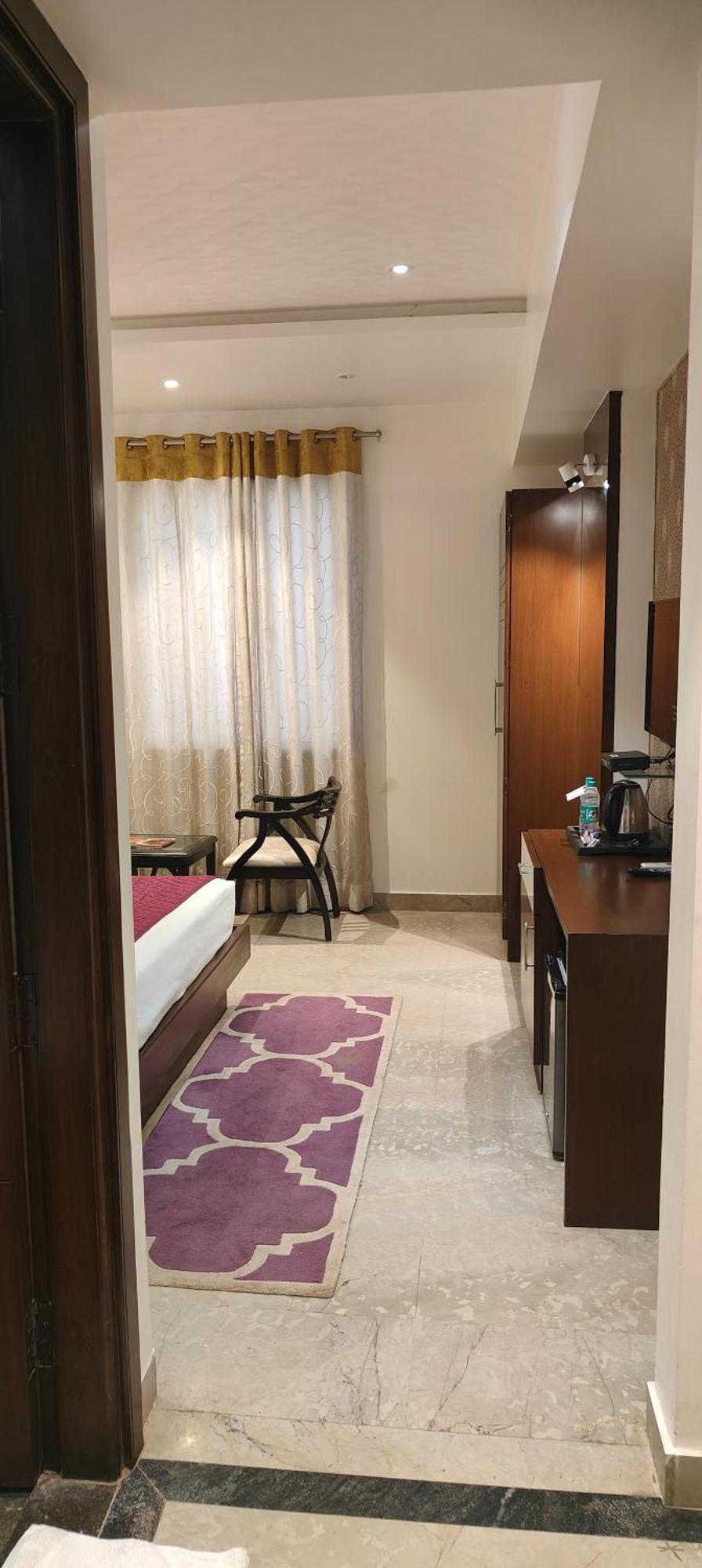 Hotel Taj Heights 3*
