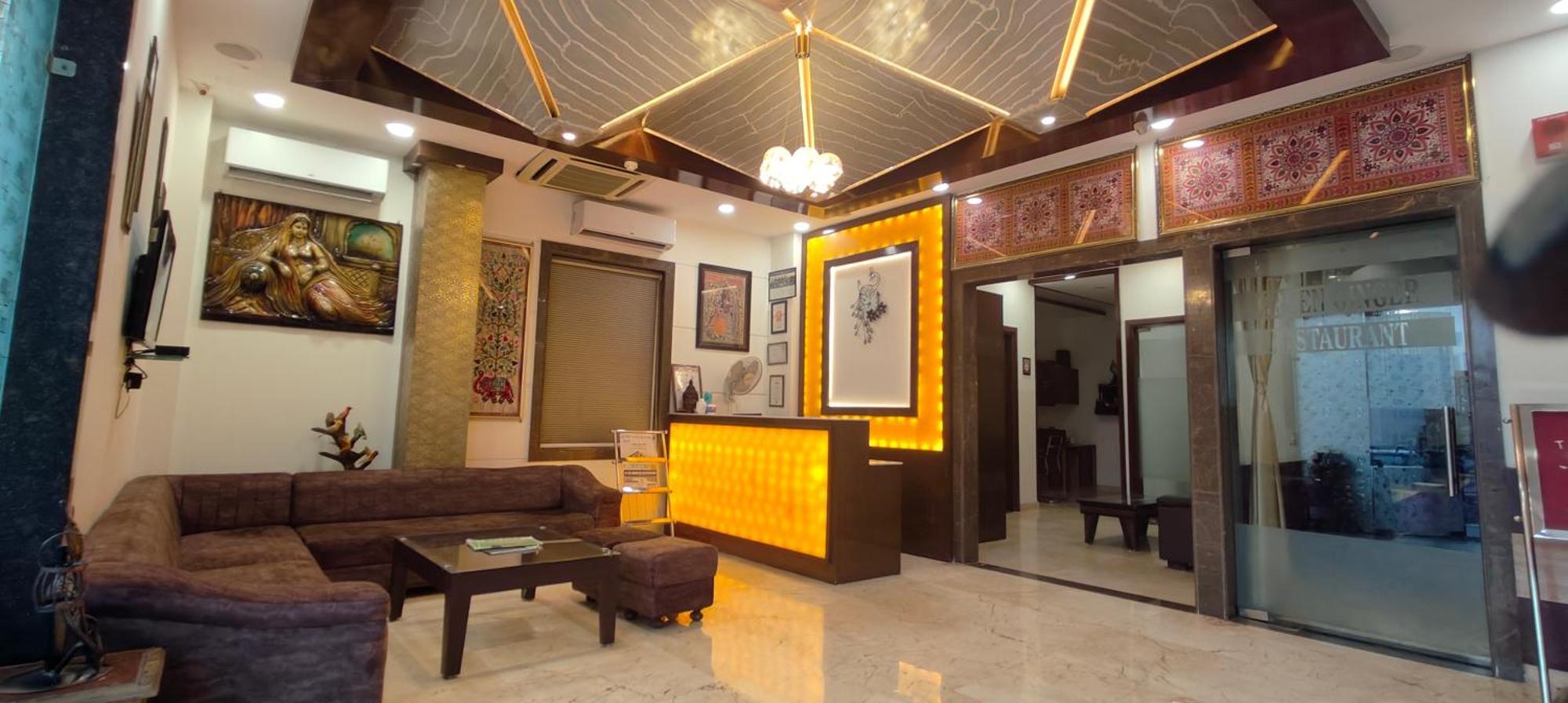 Hotel Taj Heights 3*