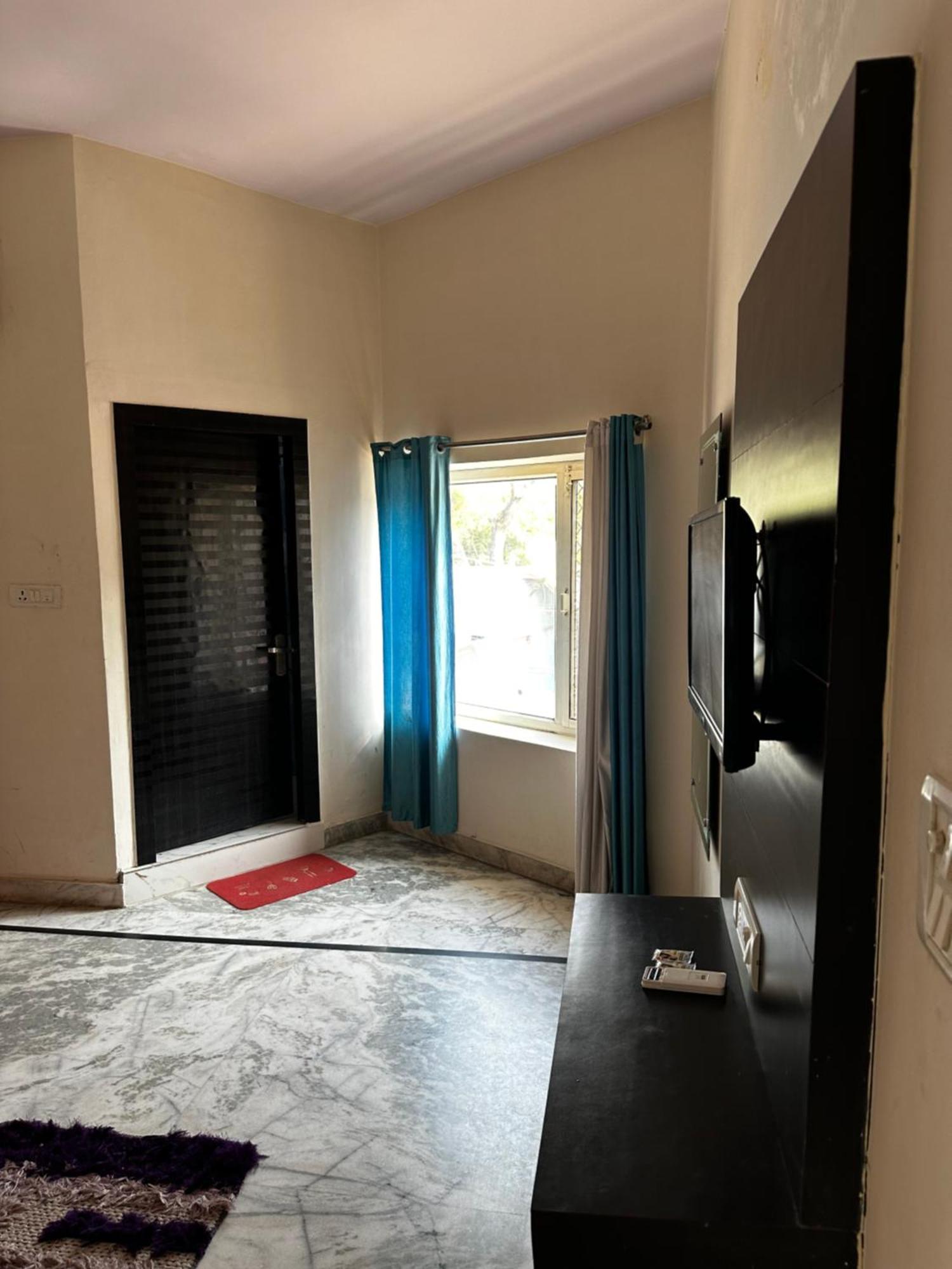 Taj Castle A Boutique Bed & Breakfast Agra (Uttar Pradesh)