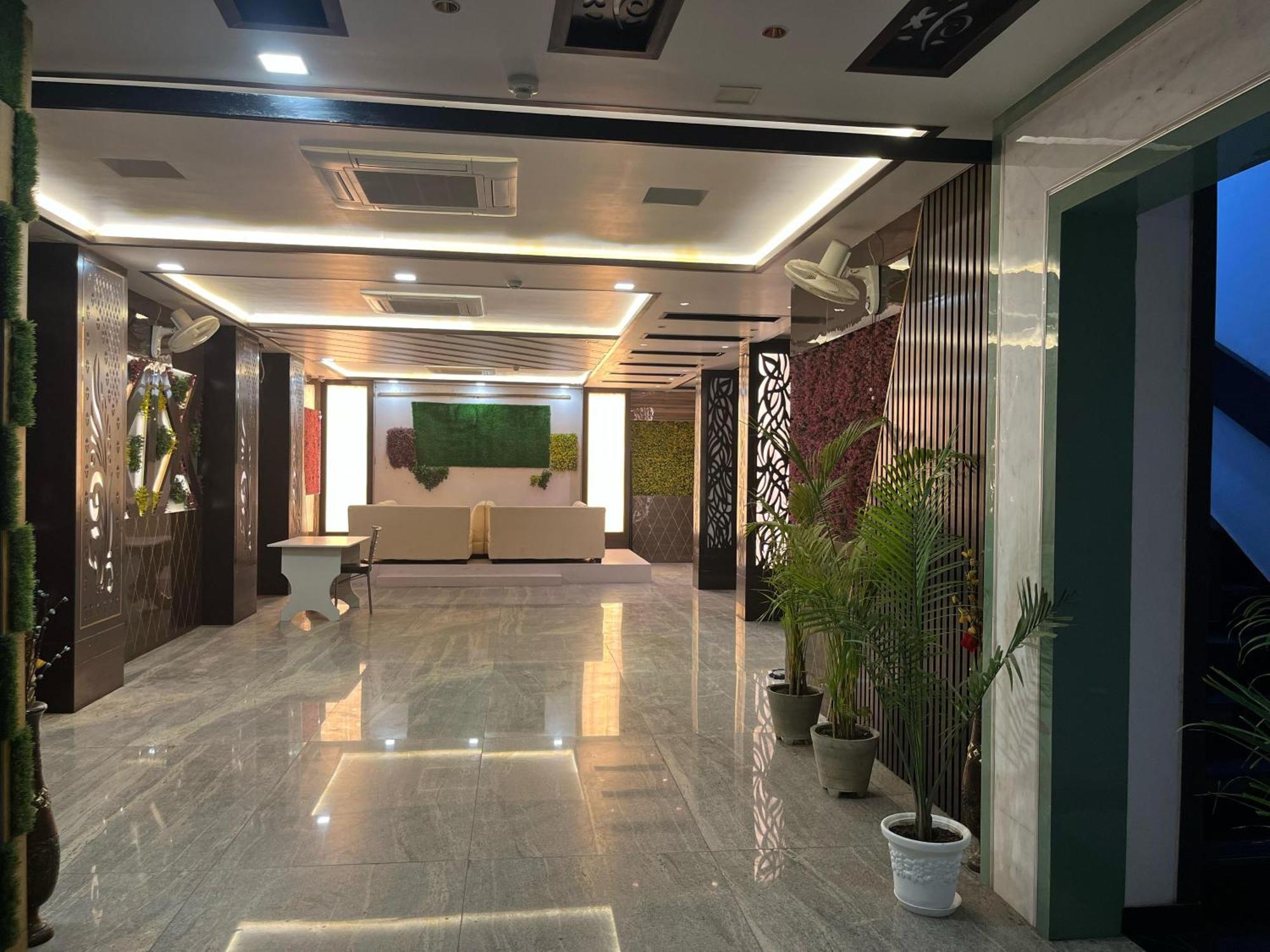 Mayur Palace, Agra 3*