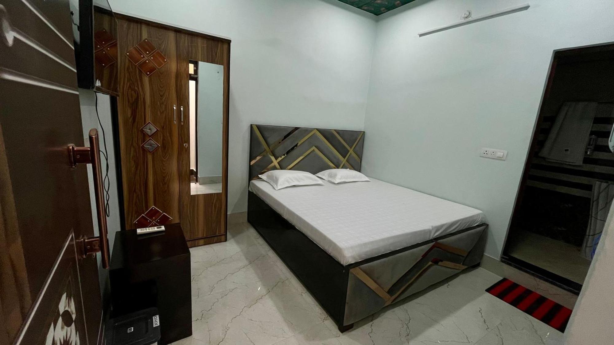 Rk Paying * Agra (Uttar Pradesh)