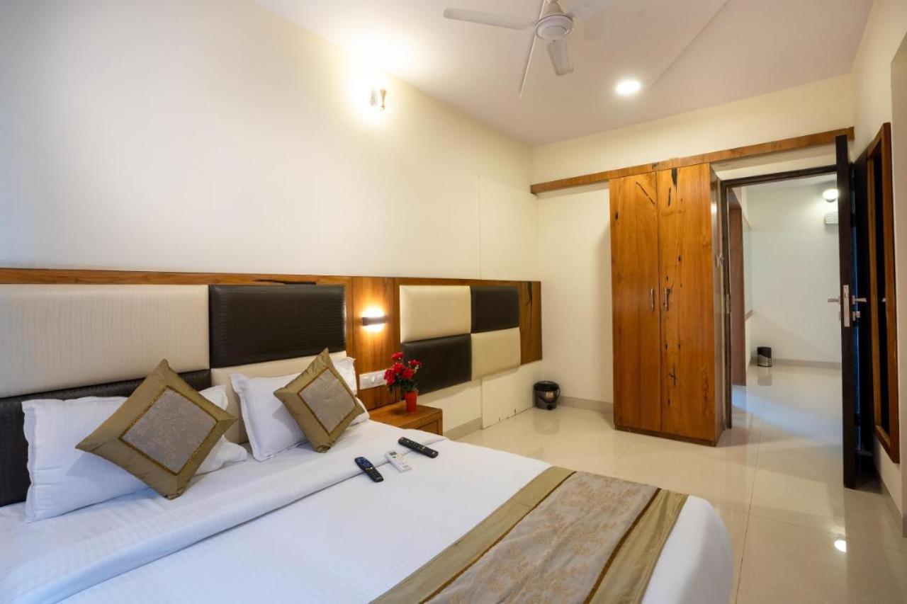 The Golden Glam Hotel 3*