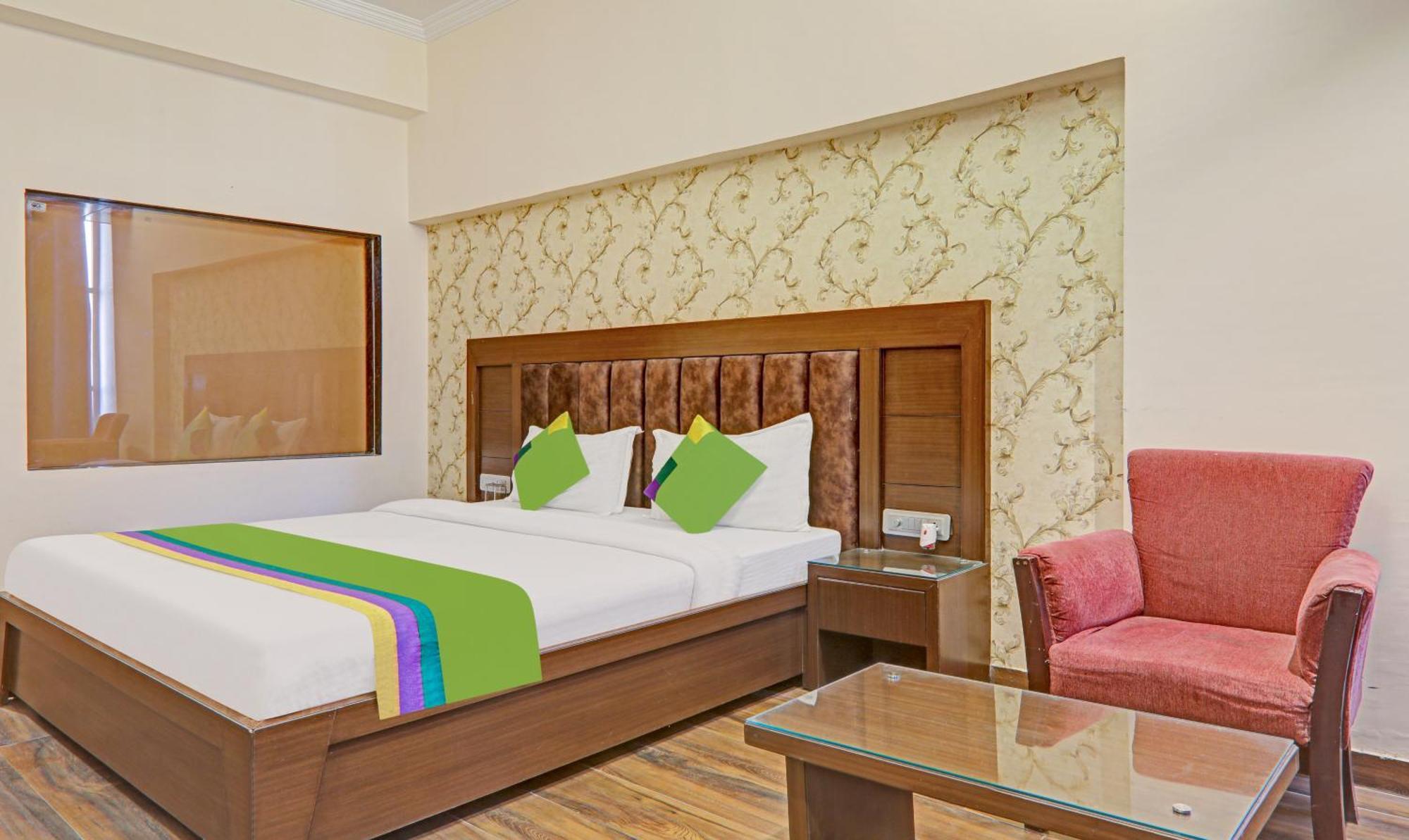 Golden Era Hotel