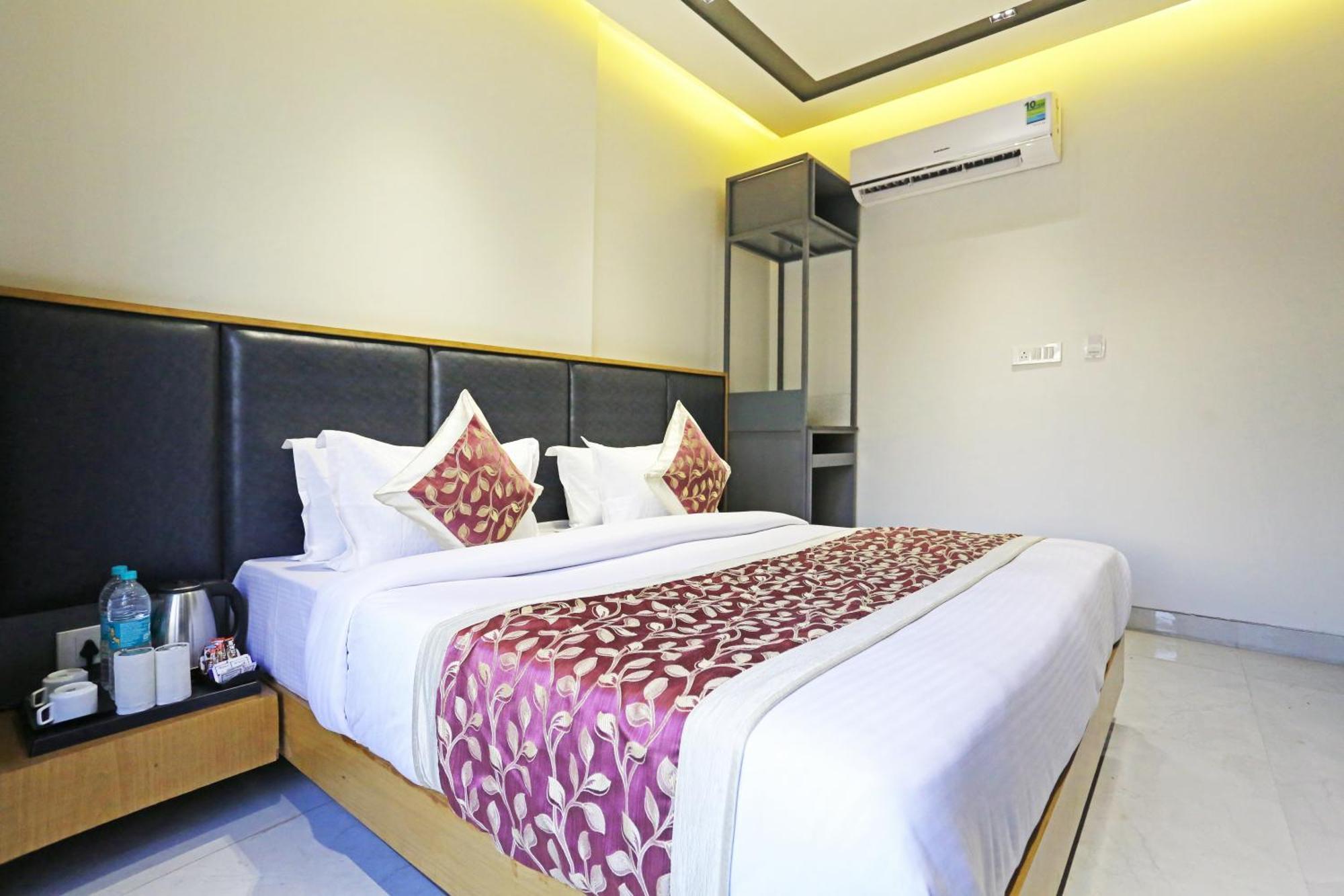 Crown Agra Near Taj Mahal 3*