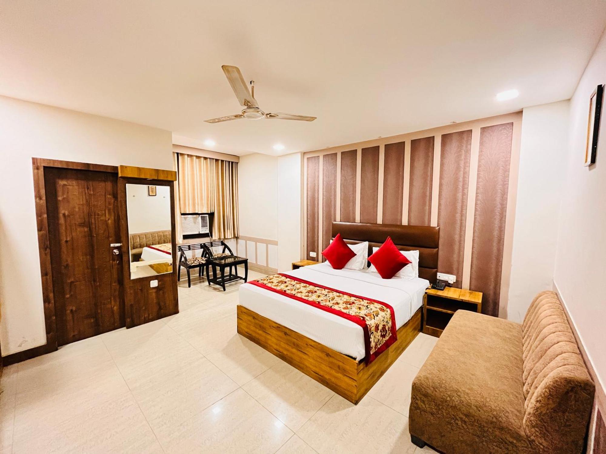 Crown Agra Near Taj Mahal Hotel