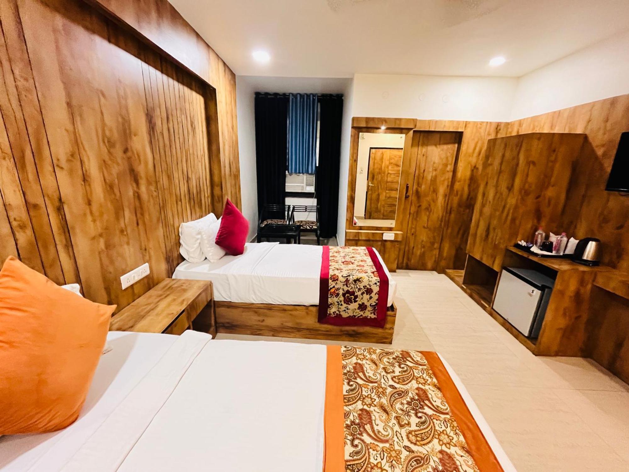 Crown Agra Near Taj Mahal Hotel Agra (Uttar Pradesh)