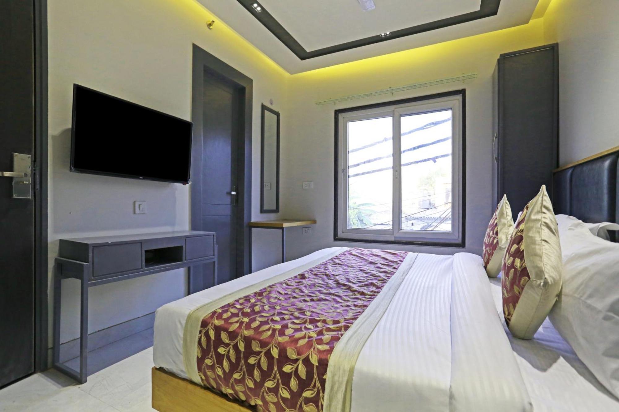 Crown Agra Near Taj Mahal Hotel