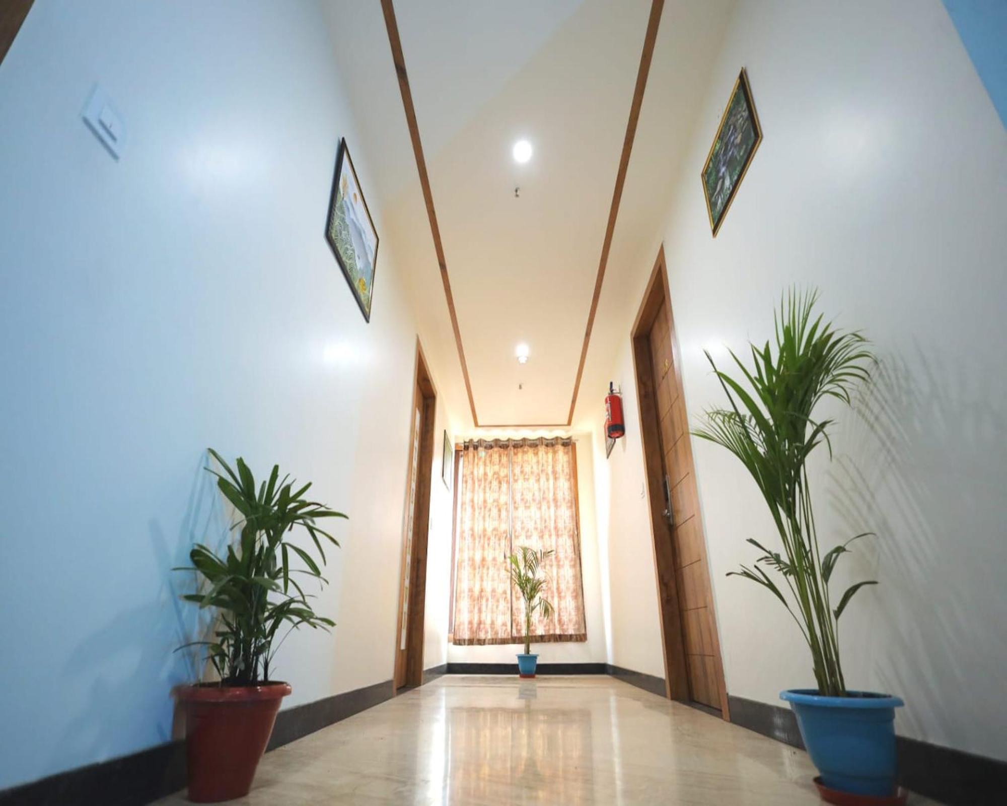 Hotel Crown Agra Near Taj Mahal