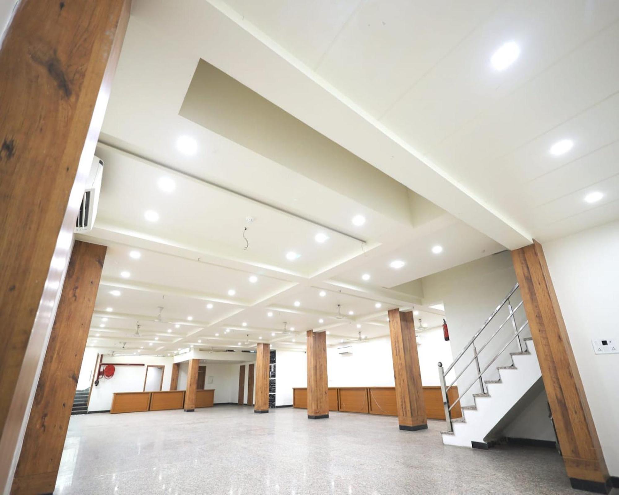 Hotel Crown Agra Near Taj Mahal 3*