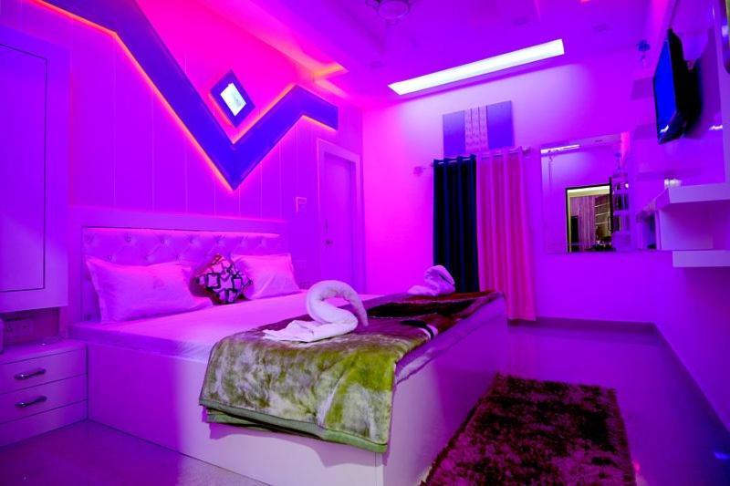Taj Square A Luxurious Family Homestay *