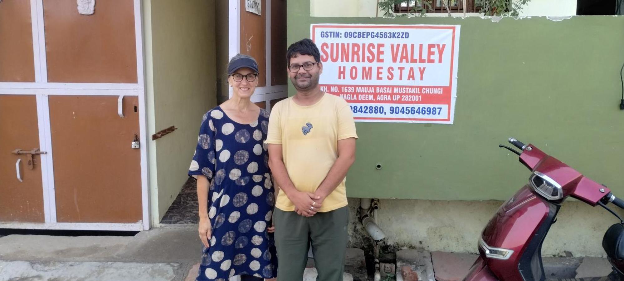 Homestay Sunrise Agra-rooftop View Taj Mahal *