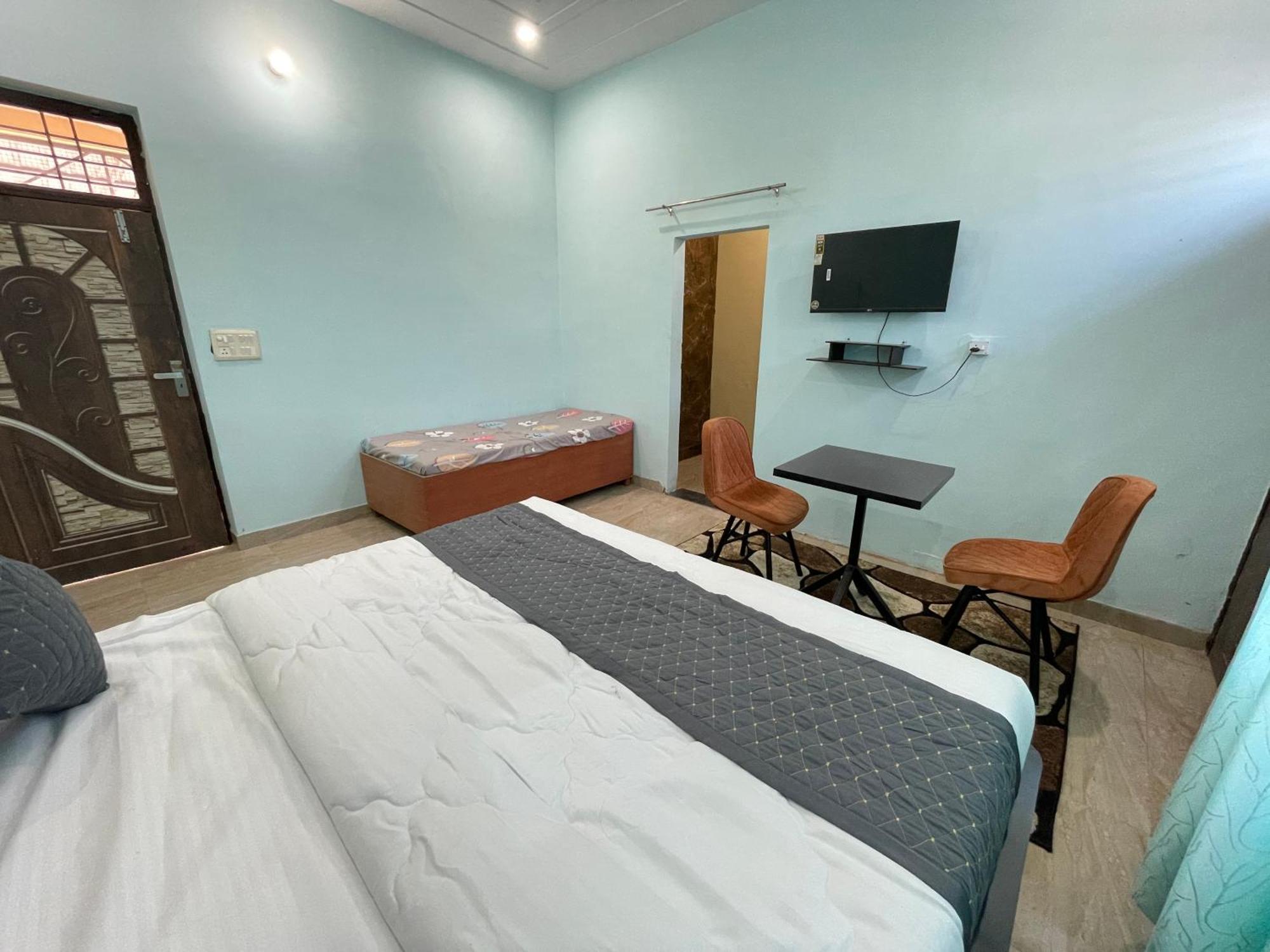 Taran Bliss Agra- Near Taj Mahal Homestay *